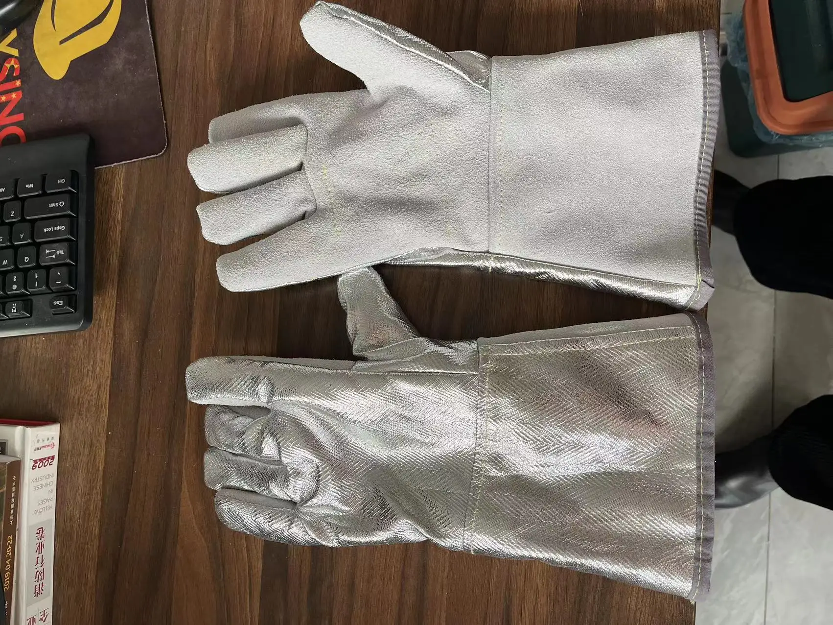 factory hot sale anti-radiant heat Aluminum safety gloves