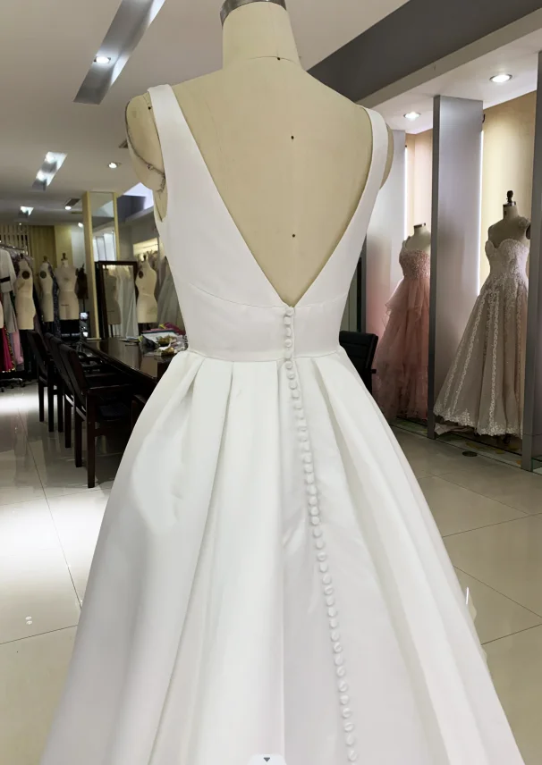 2024 wholesale white sleeveless satin hand pleated A line long tail simple elegant wedding dresses