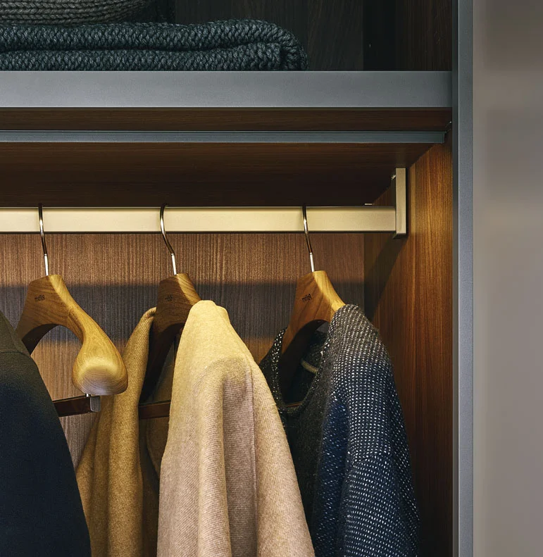 BALOM  3 doors wardrobe  bedroom solid pine wooden wardrobe design picture with mirror