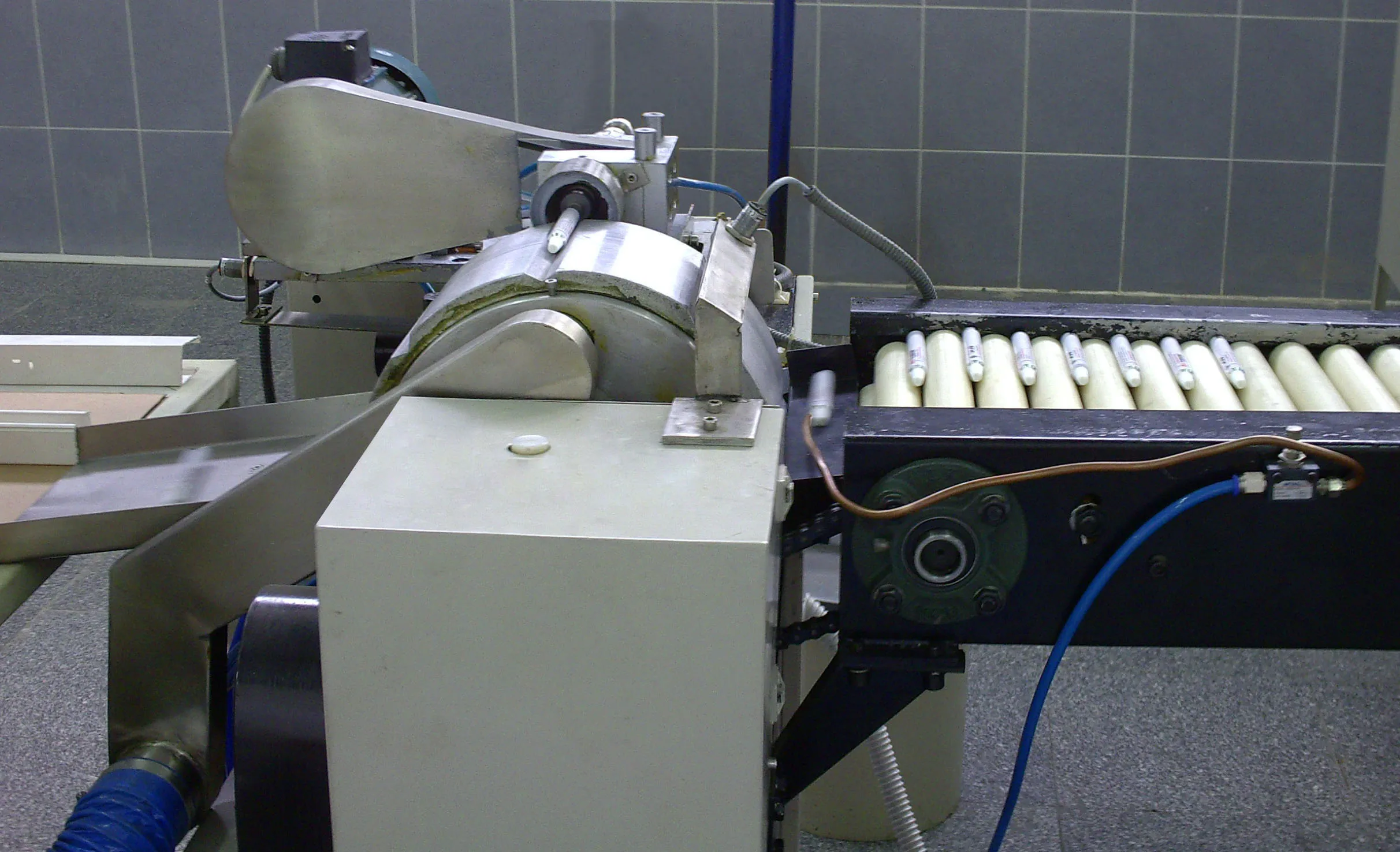 Latexing Machine for Collapsible Aluminum Cosmetic Tubes Line