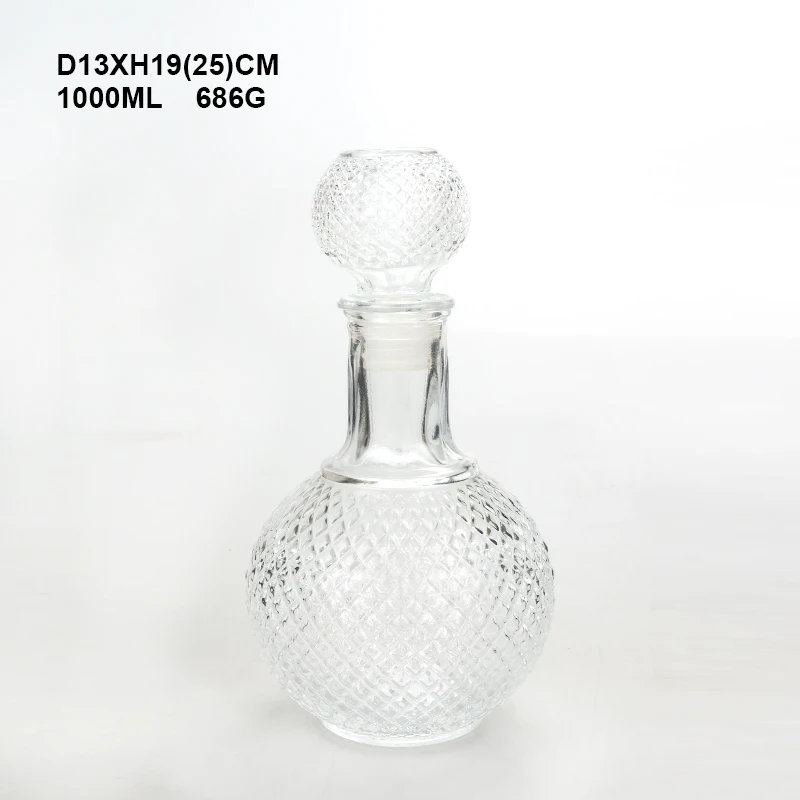 Hot-selling glass drinking bottle sets transparent glass whiskey decanter with airtight glass lid