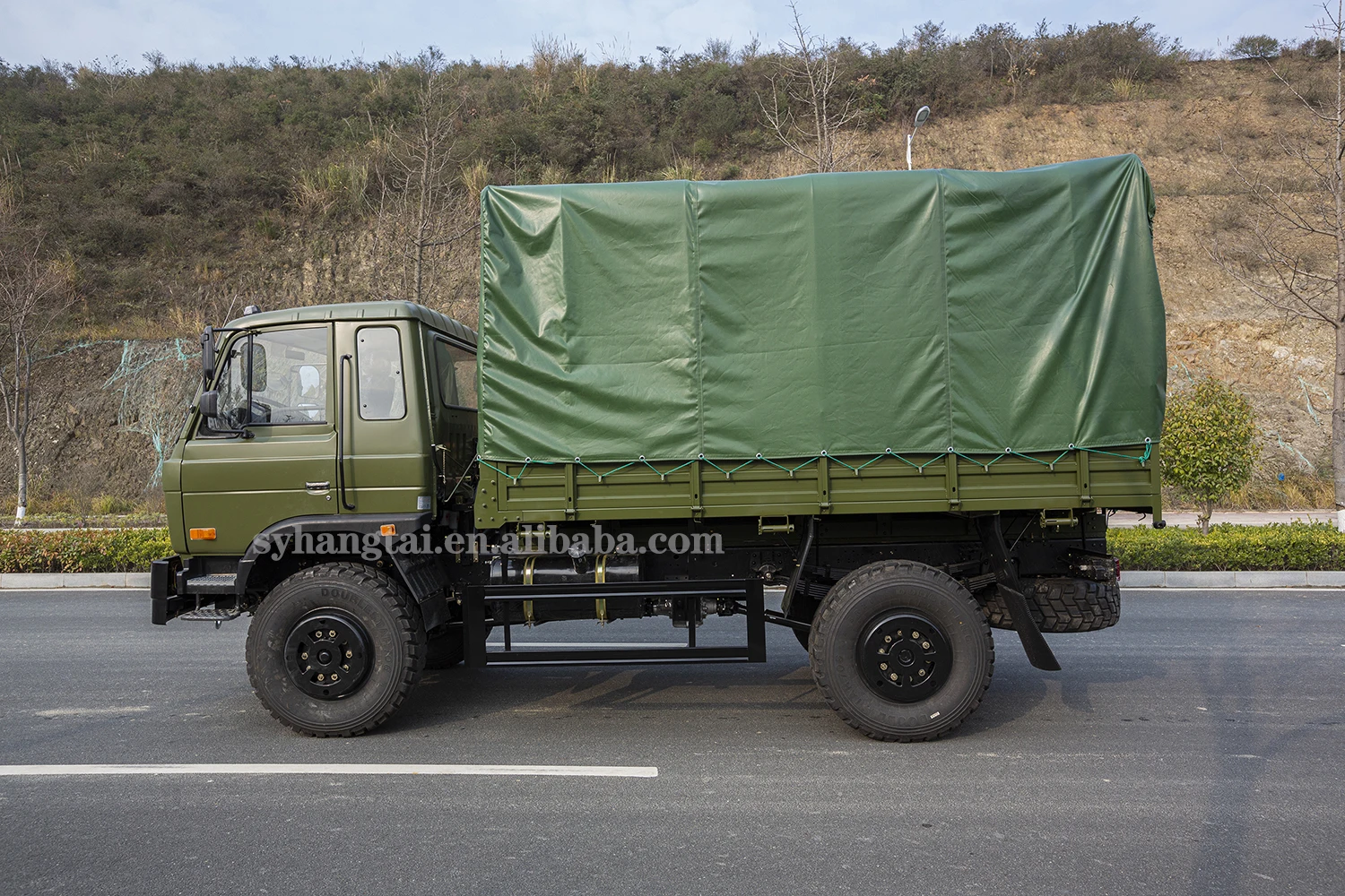 Custom All Wheel Drive Personnel Transportation 4WD Truck 190hp Diesel Engine With 60% Gradeability