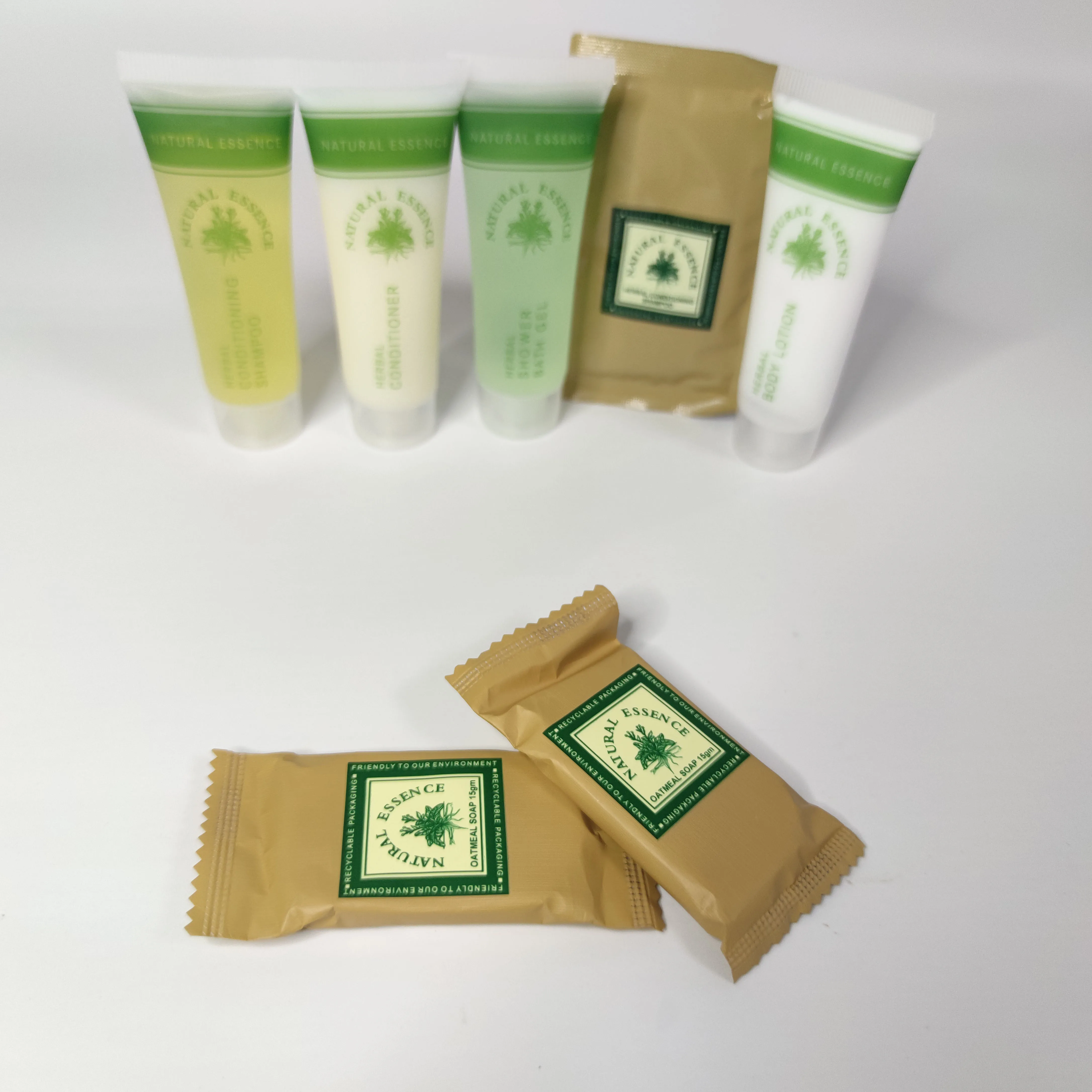 Wholesale hotel bathroom set amenities disposable hotel toiletry set slippers shampoo soap hotel