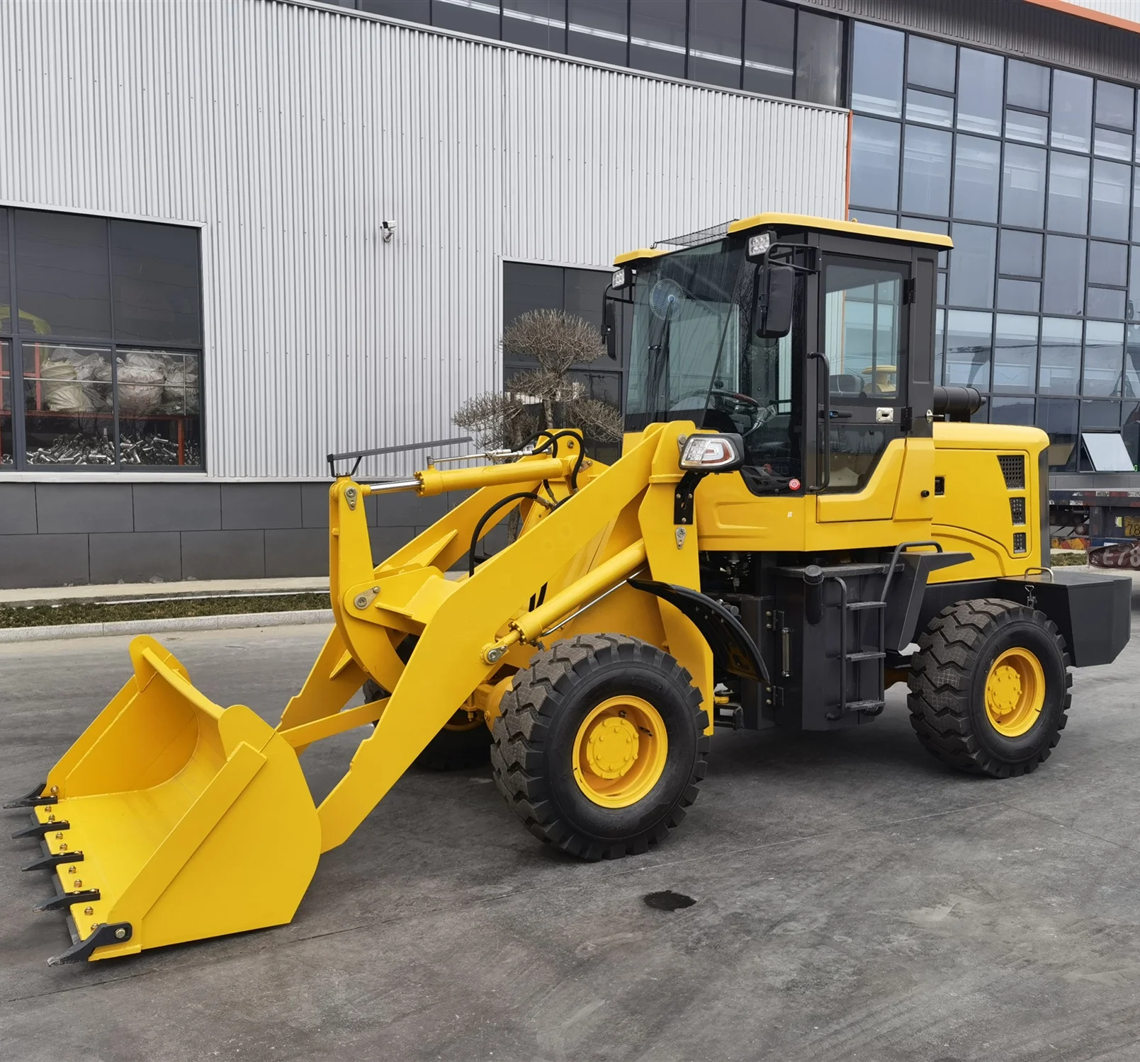 Isuzu & Yunnei Diesel Engine Front Wheel Loader with Huade Hydraulic Cylinder Rated Load 1-8 Ton for Retail Industries
