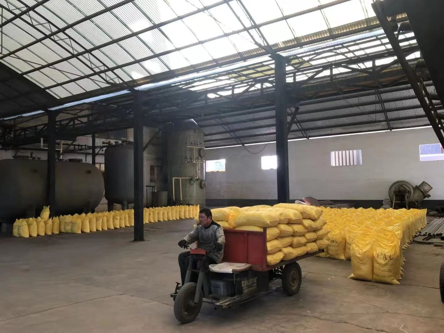 Black particles/Granular 99.9%min Nutshell activated carbon for Drinking Water Treatment