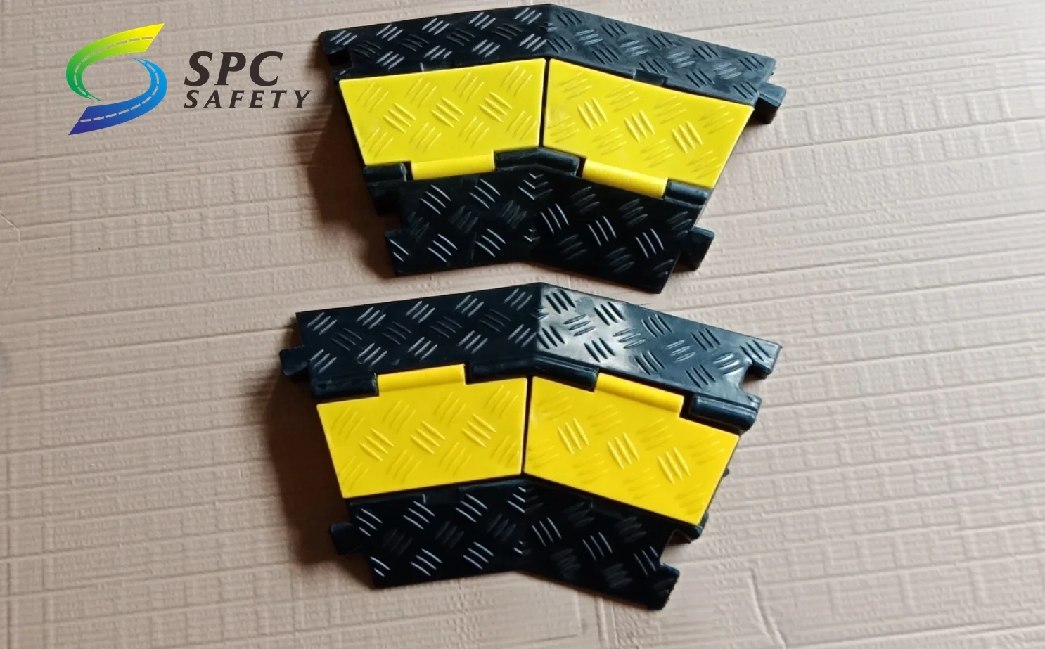 Wholesale industrial construction road 2 channel pvc yellow cover cable jacket Rubber speed bump cable protector ramp corner