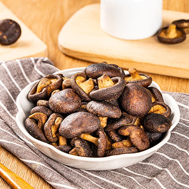 Низкотемпературные сухие чипсы shiitake в виде грибов вакуумные жареные овощные закуски vf