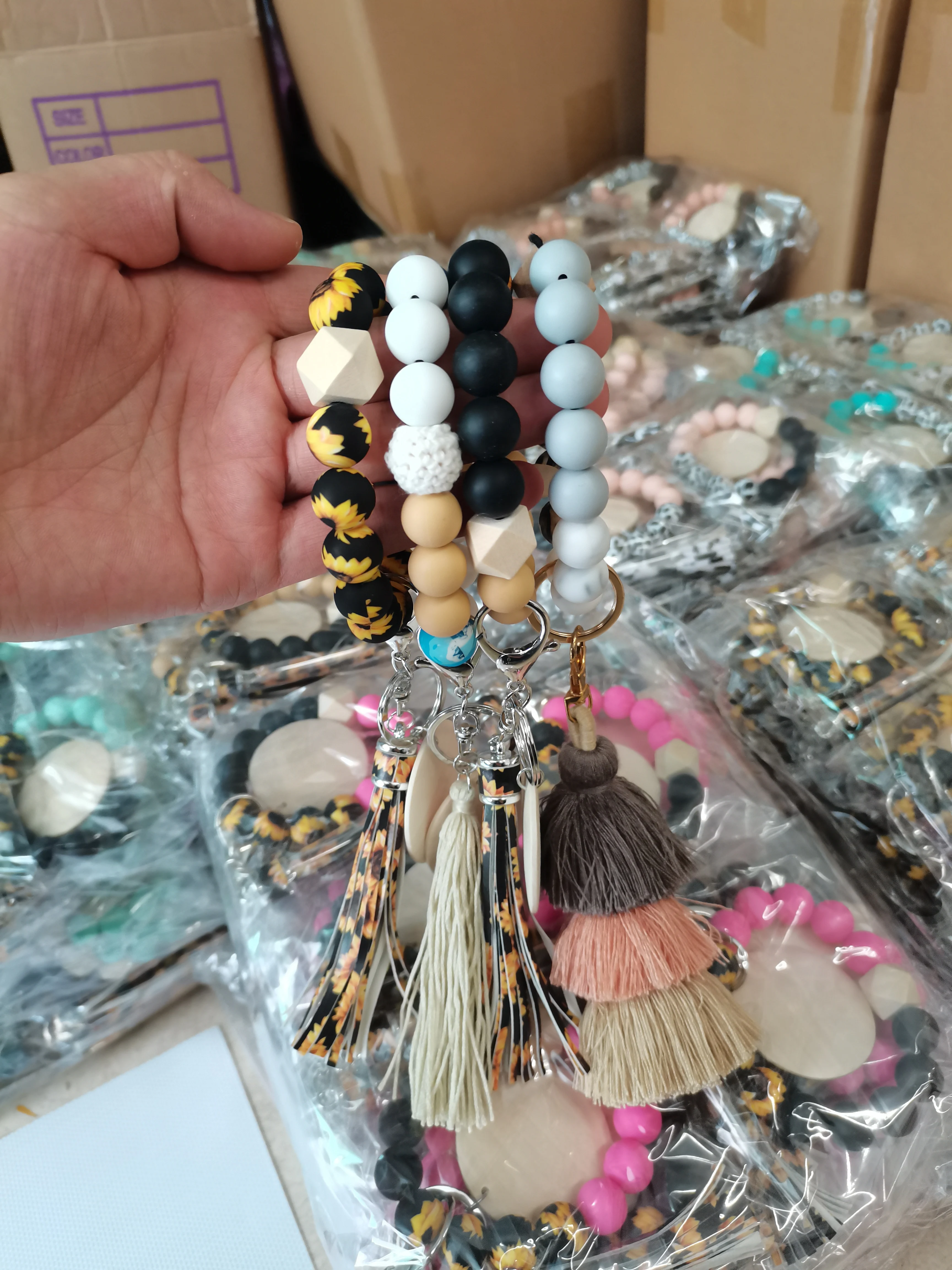 Wholesale Handmade Keychain Bracelet Sunflower Pink Heart Environmentally Friendly Silicone Beads Bracelet Wrist Keychain