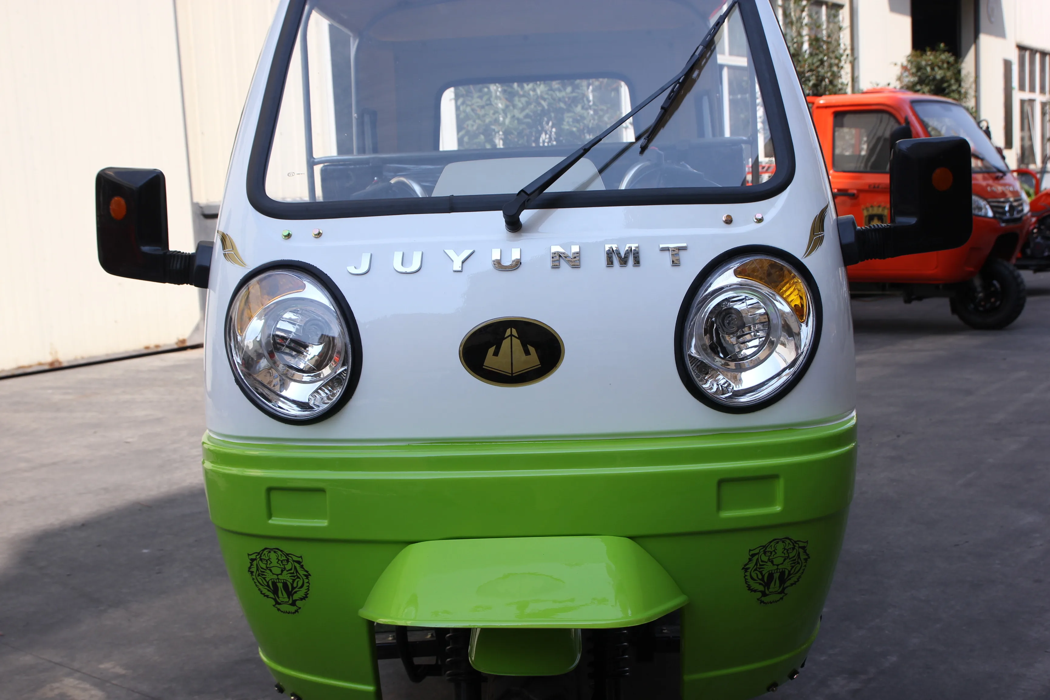 China Hot Sell Passenger Tricycles 3 Wheel Electric With Driver Cabin Tuk Tuk High Speed Taxi Trike Rickshaw Electric Tricycle