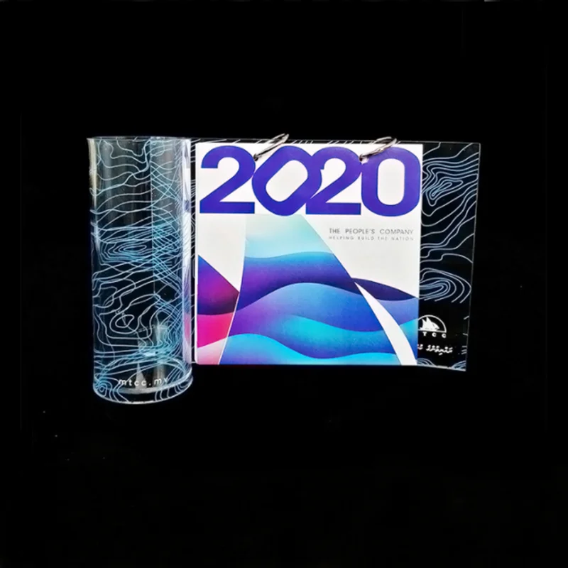Factory custom 2020 new style pmma plexiglass frame stand with 12 month calendars curved acrylic calendar with pen holder