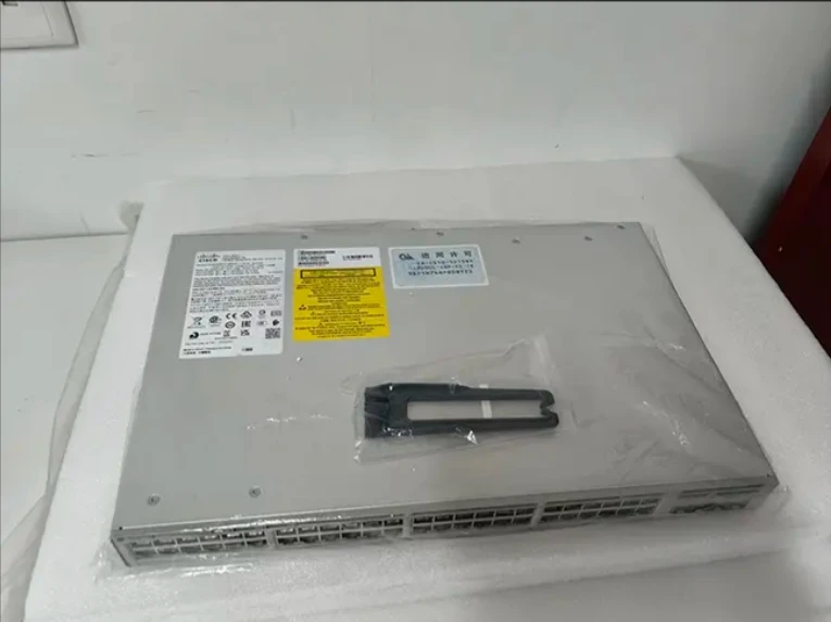 C9200L-24P-4G-A 9200L 24-портовый PoE + 4x1G преимущество сети C9200L-48P-4G-A коммутатор питания POE