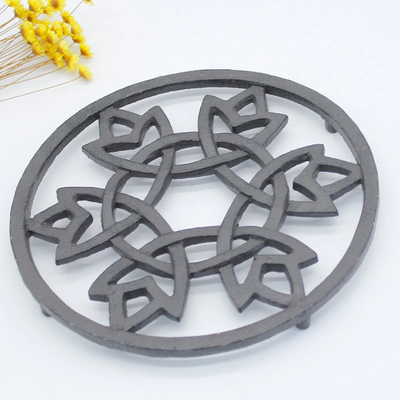 Antique cast iron metal art and craft six leaf lantern ring trivet for kitchen decoration
