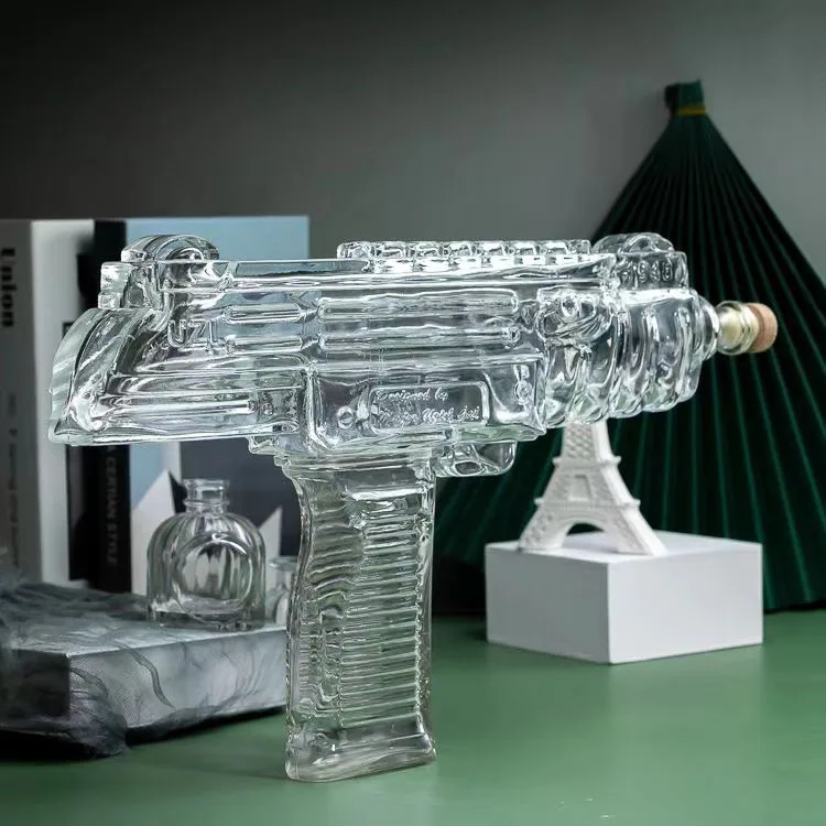 Стеклянный графин UZI gun 680