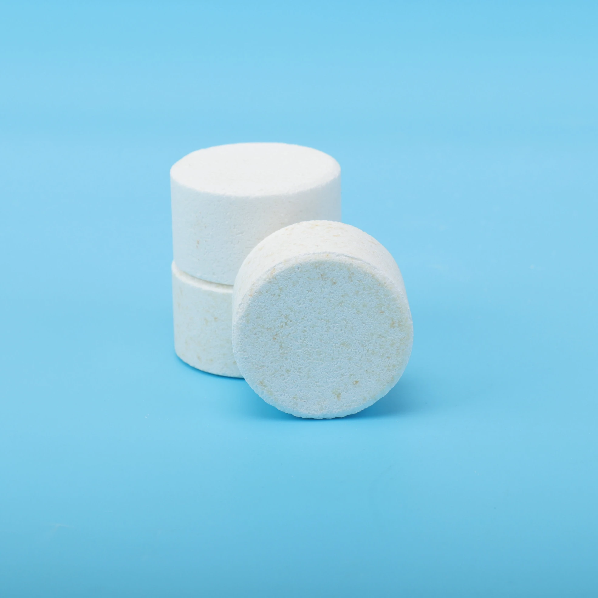 Descaling cleaning tablet for water dispenser scale removal