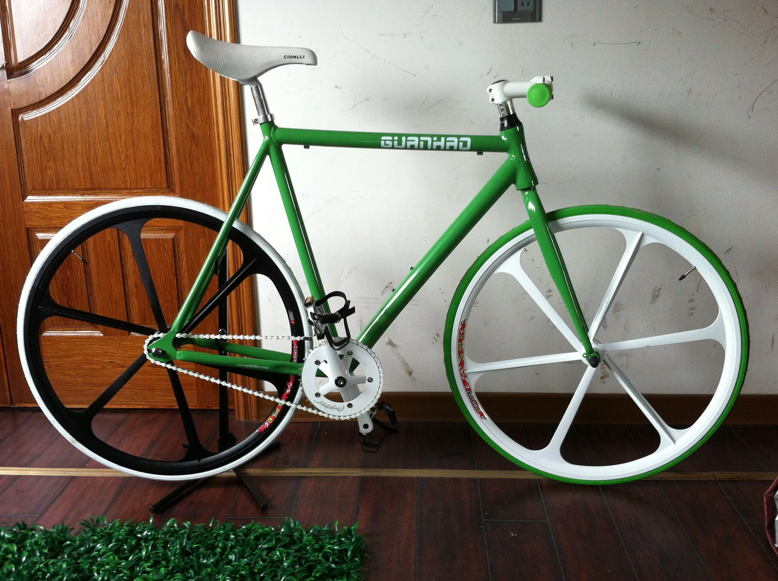 700C Aluminum Frame magnesium alloy Teny Wheel OEM Color CE Fixed Gear Bike