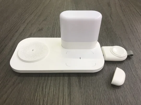Hot Sell 3 in 1 LED Nightlight Wireless Charging Station DOCK 15W Phone Fast Charger for iWatch AirPods Wireless Charging Lamp