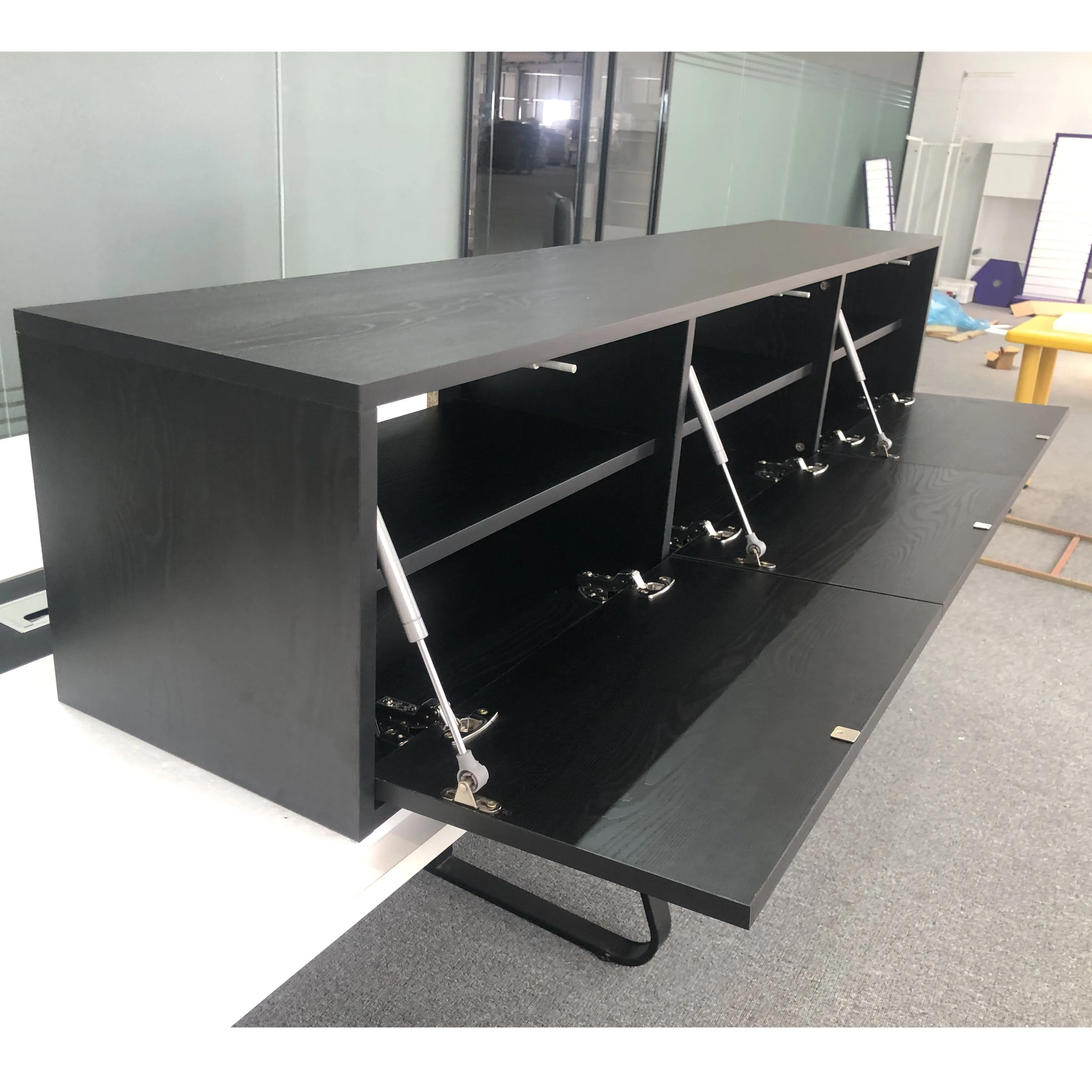 Modern Living Room Furniture Black Oak Veneer Wooden TV Cabinet with 3 Doors Wall Mounting Storage Cabinet