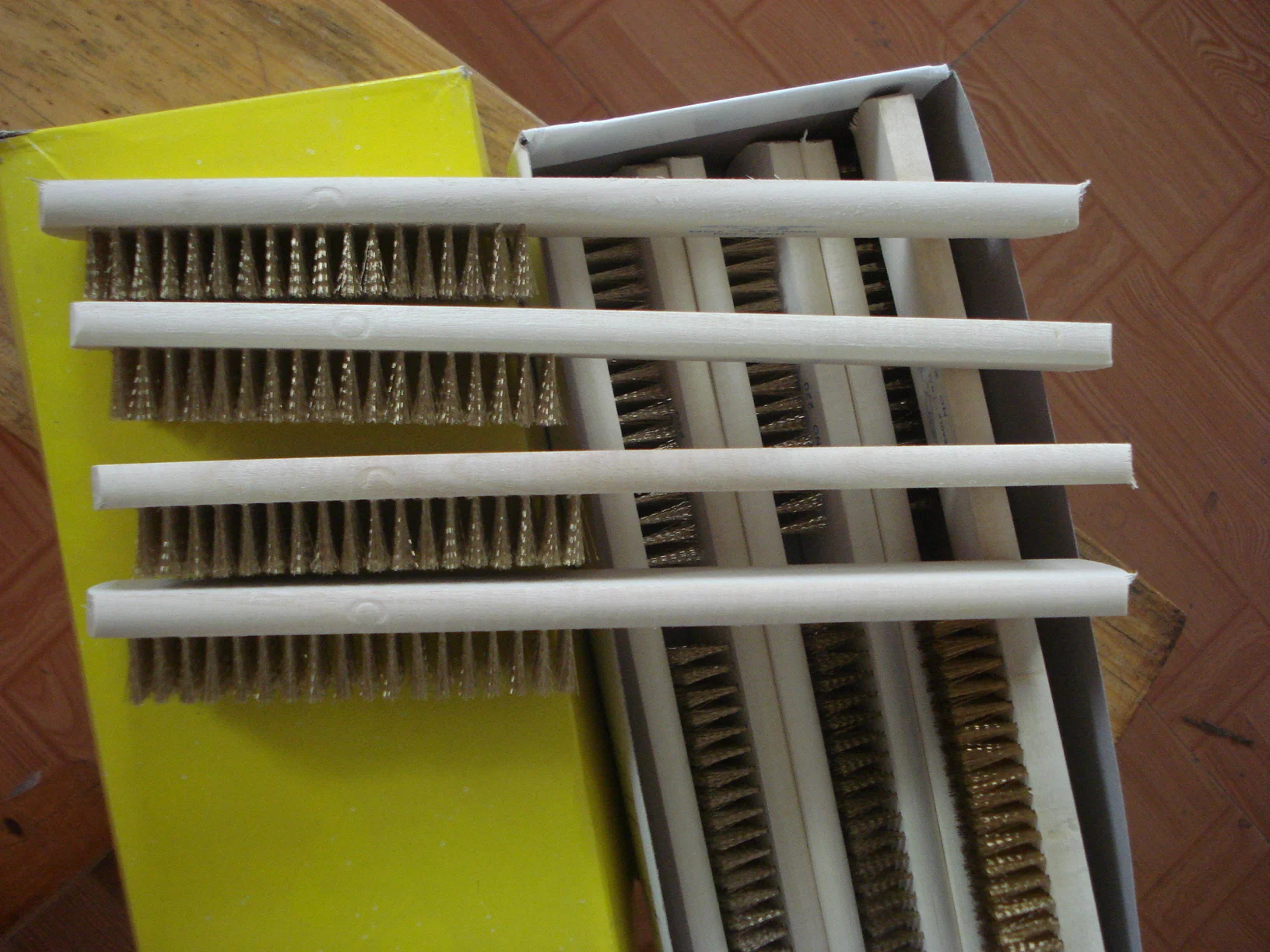 wood handle brass wire brush with wooden handle