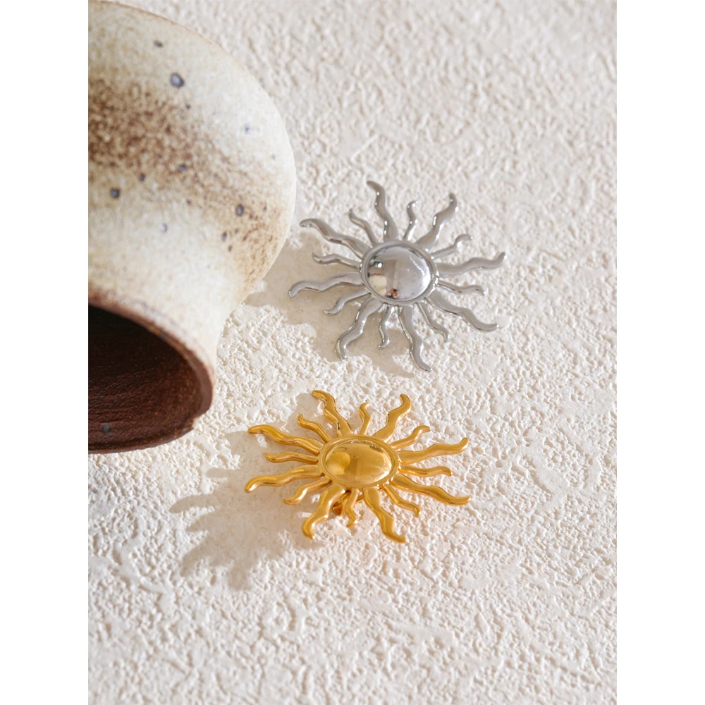 X&Y 4985 Hot Selling Solar Shape Stainless Steel Clothing Brooch Waterproof 18K Gold Brooch for Women Clothing Accessories