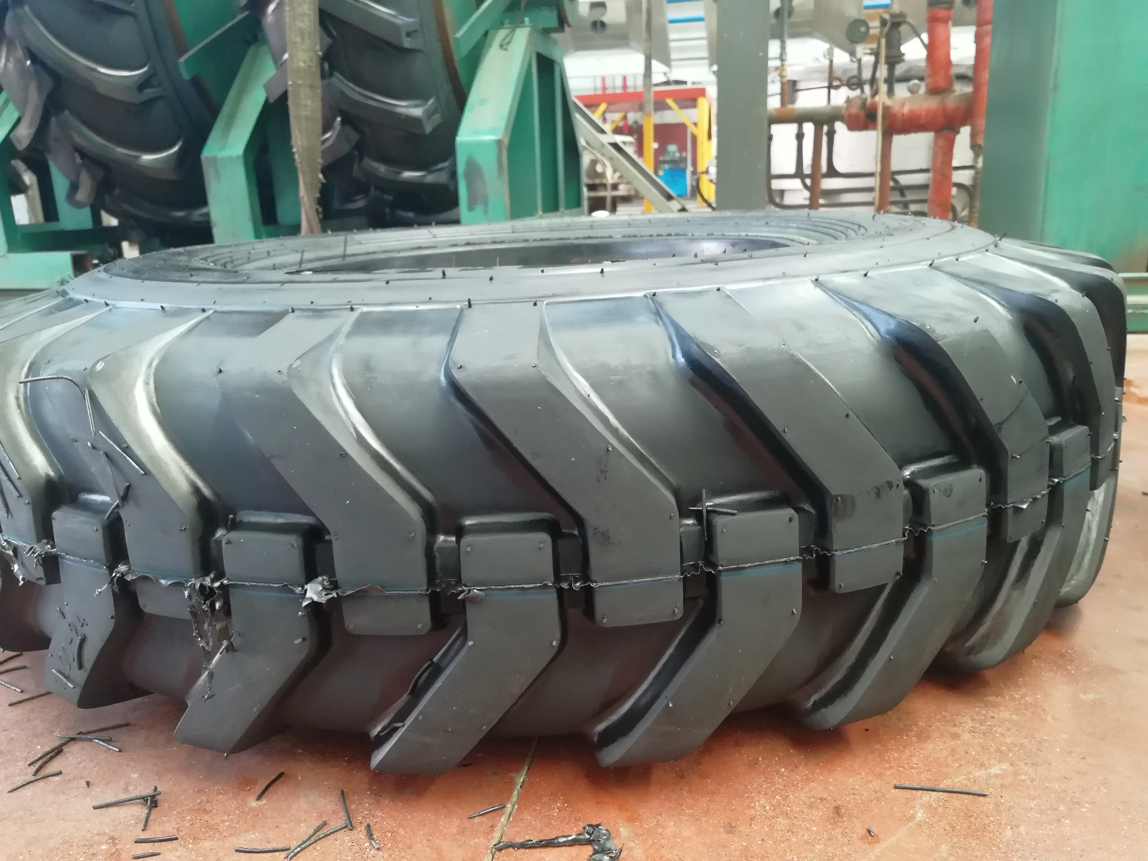 Top Trust Brand China Professional Supplier13.00-24-G2 grader Tractor scraper Tires