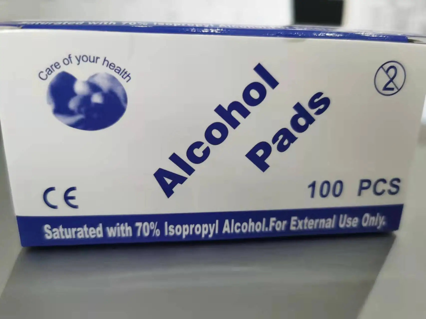 Non-woven  pad and 70% isopropyl alcohol pads and clean wipe