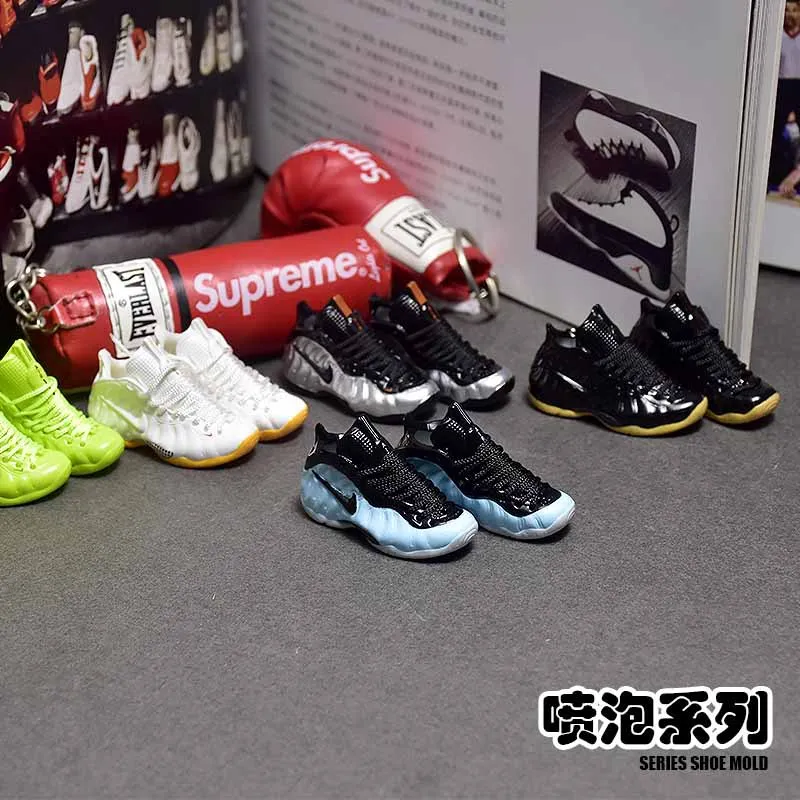 High quality 1/6 3d sneaker keychain air jordan1 yeezy AJ4 more than 2000 designs mini shoes keychain with box can customized
