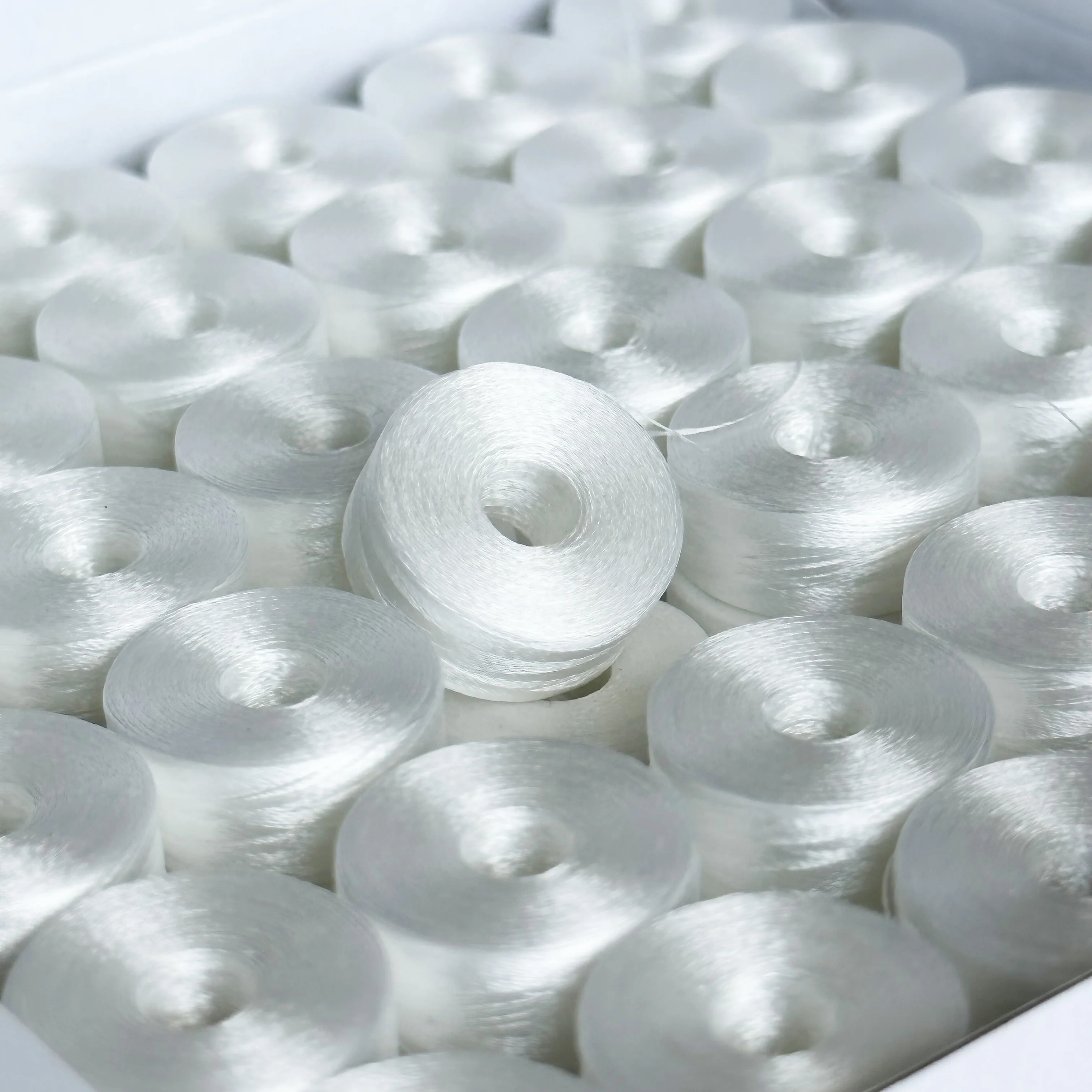 75d/2 Размер L безсердечная сторона без предварительной намотки машина для вышивки предварительно намотанные шпульки