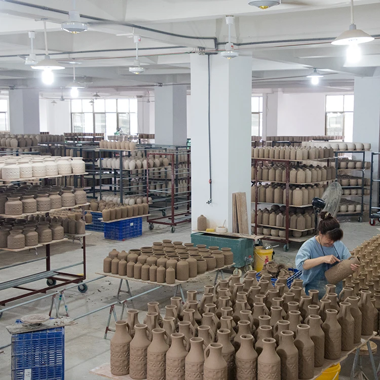 Wholesale vintage design unique round jar shape home table decor pottery antiques vases terracotta flower vase