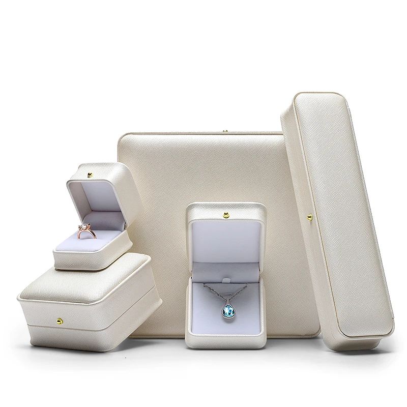 DIGU оптовая продажа Роскошные Кожаные Модные Бежевые шкатулки для хранения ювелирных изделий Кольцо Кулон жемчуг ожерелье ювелирные изделия Подарочная коробка