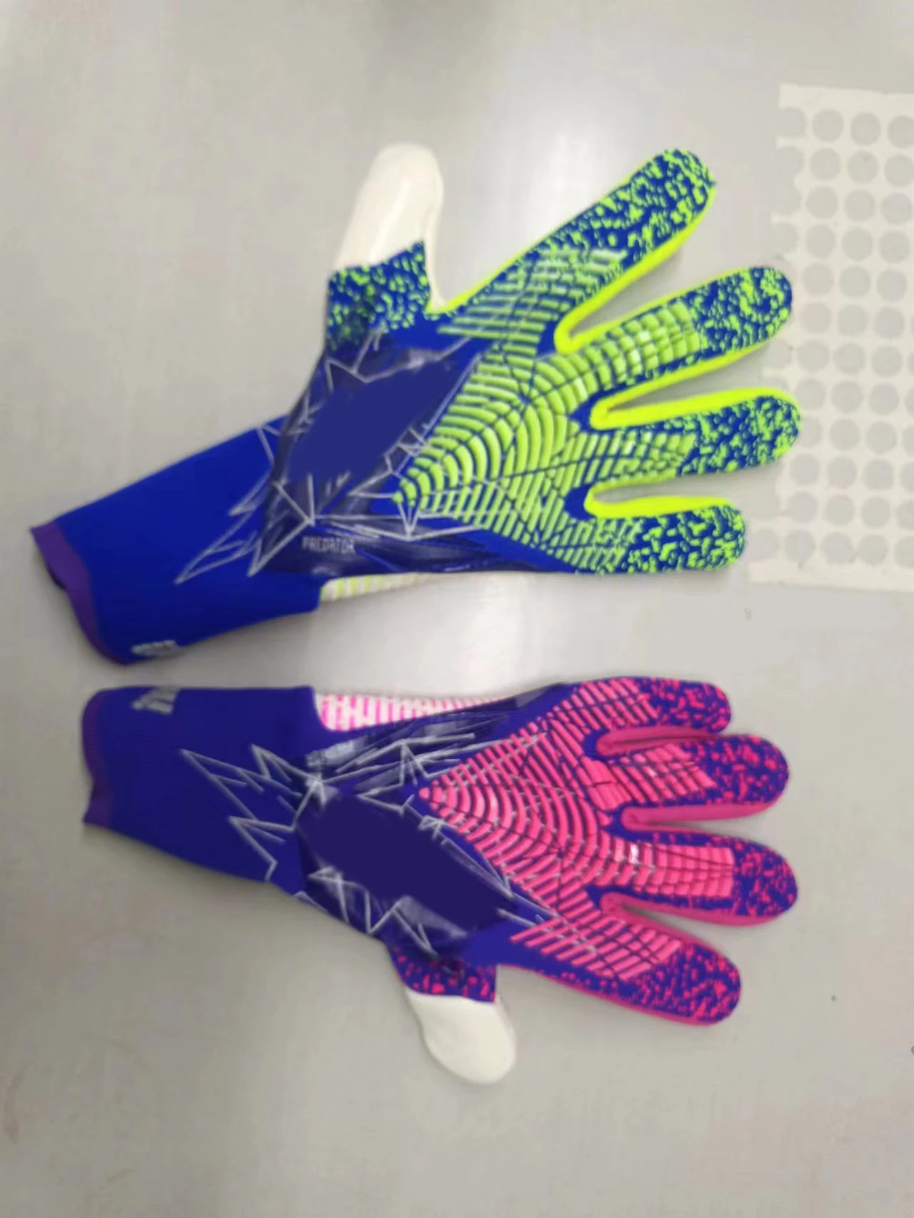 Professional Kids Youth Latex Sport Training Outdoor Fitness Football Goalkeeper Gloves