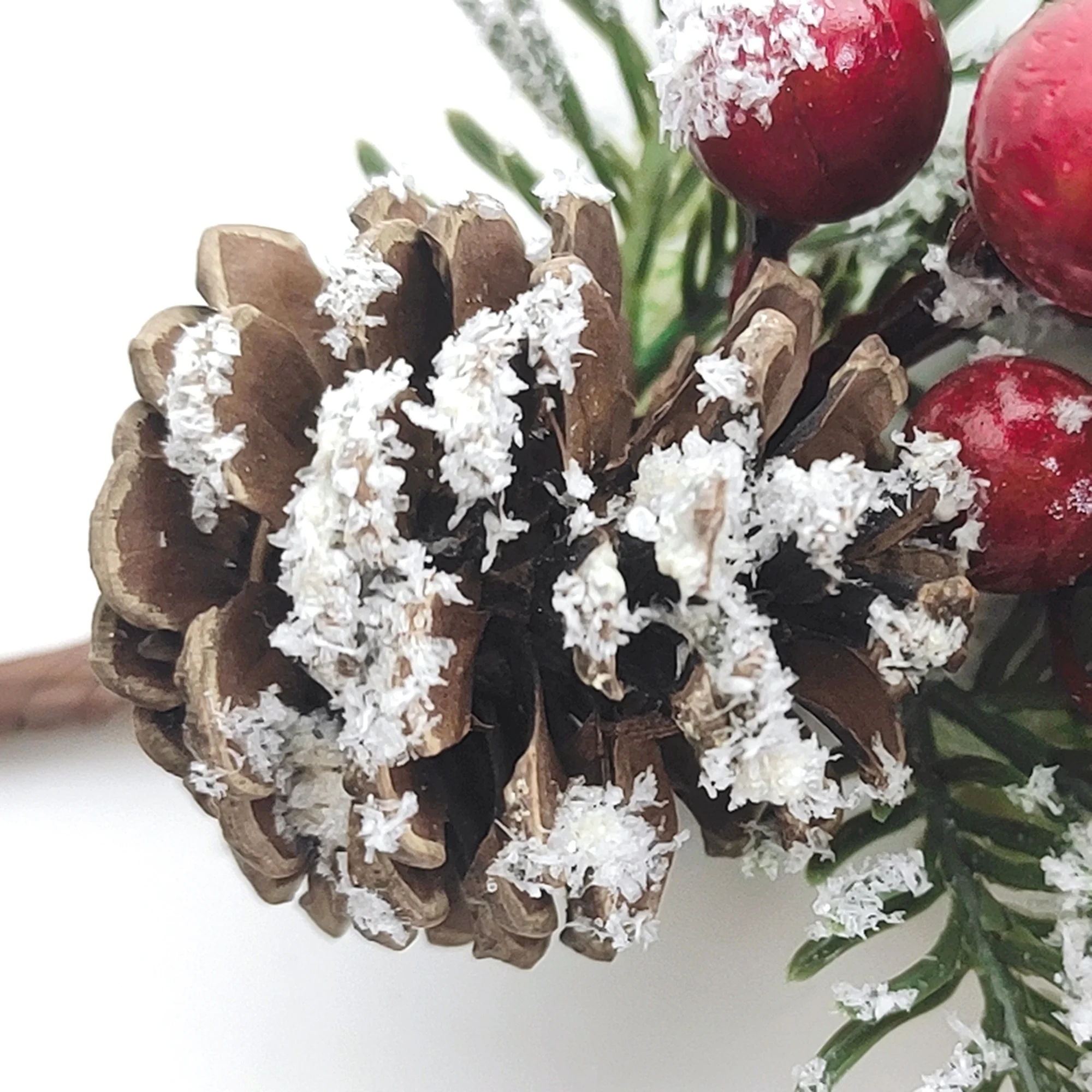 Wholesale Christmas Artificial Stem Berry Pick Xmas Decor Leaf Pick Spray Snow 19 Inch Handmade Berry Pick With Pine Cone Decor