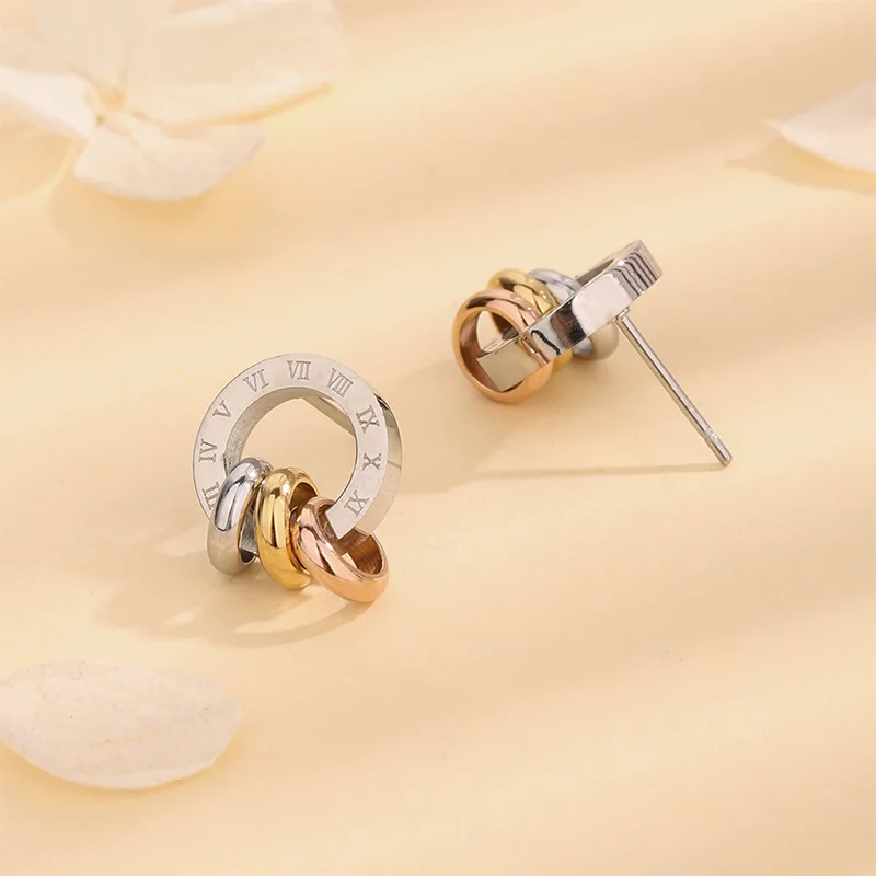 Roman numerals three color ring earrings, titanium steel earrings jewelry, light luxury fashion stainless steel earrings.