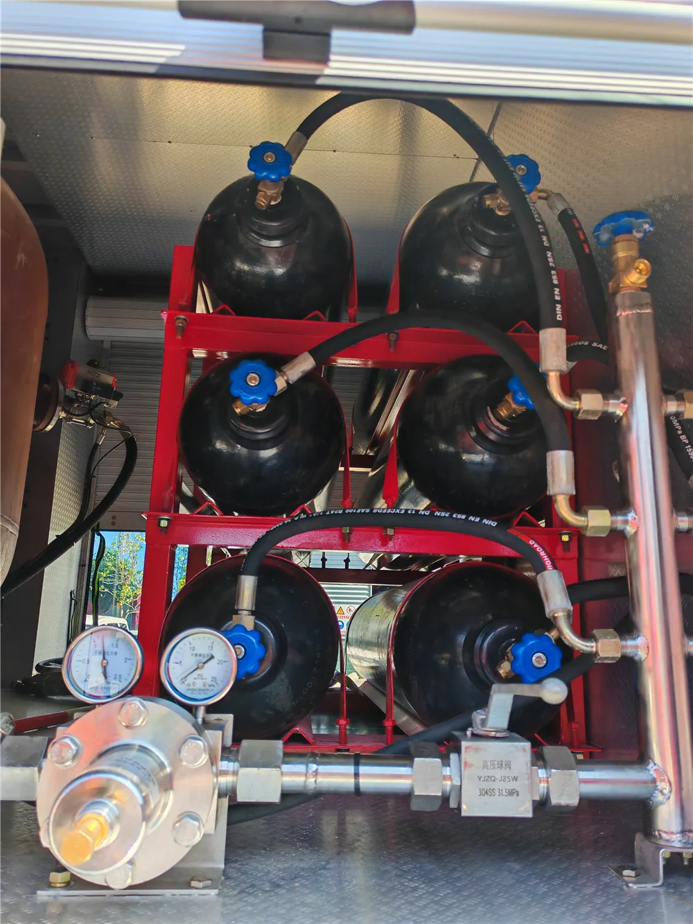 8x4 left hand drive 12 wheel HOWO 20 ton dry powder fire trucks for Congo