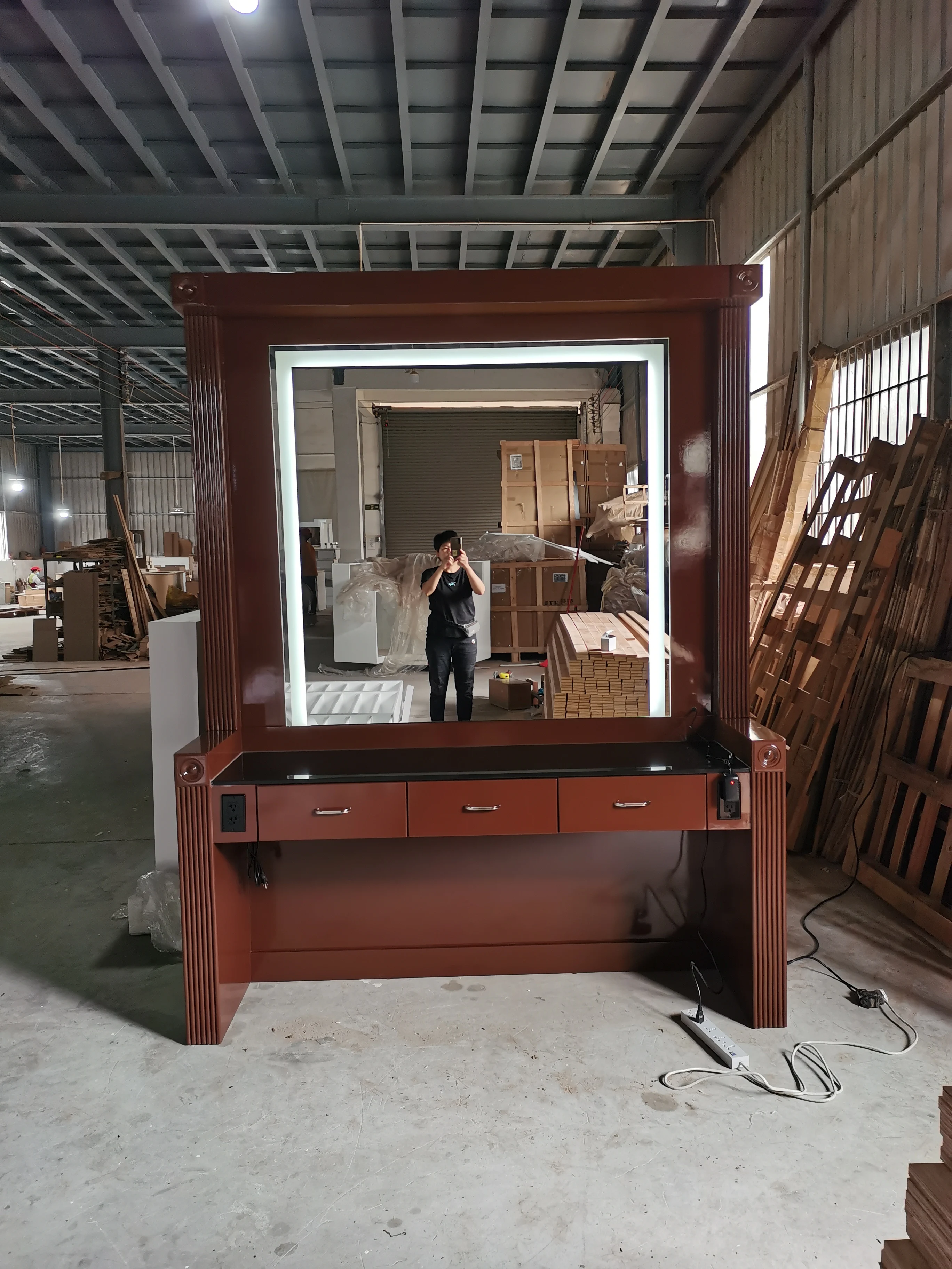 Деревянное Зеркало для парикмахерской по заводской