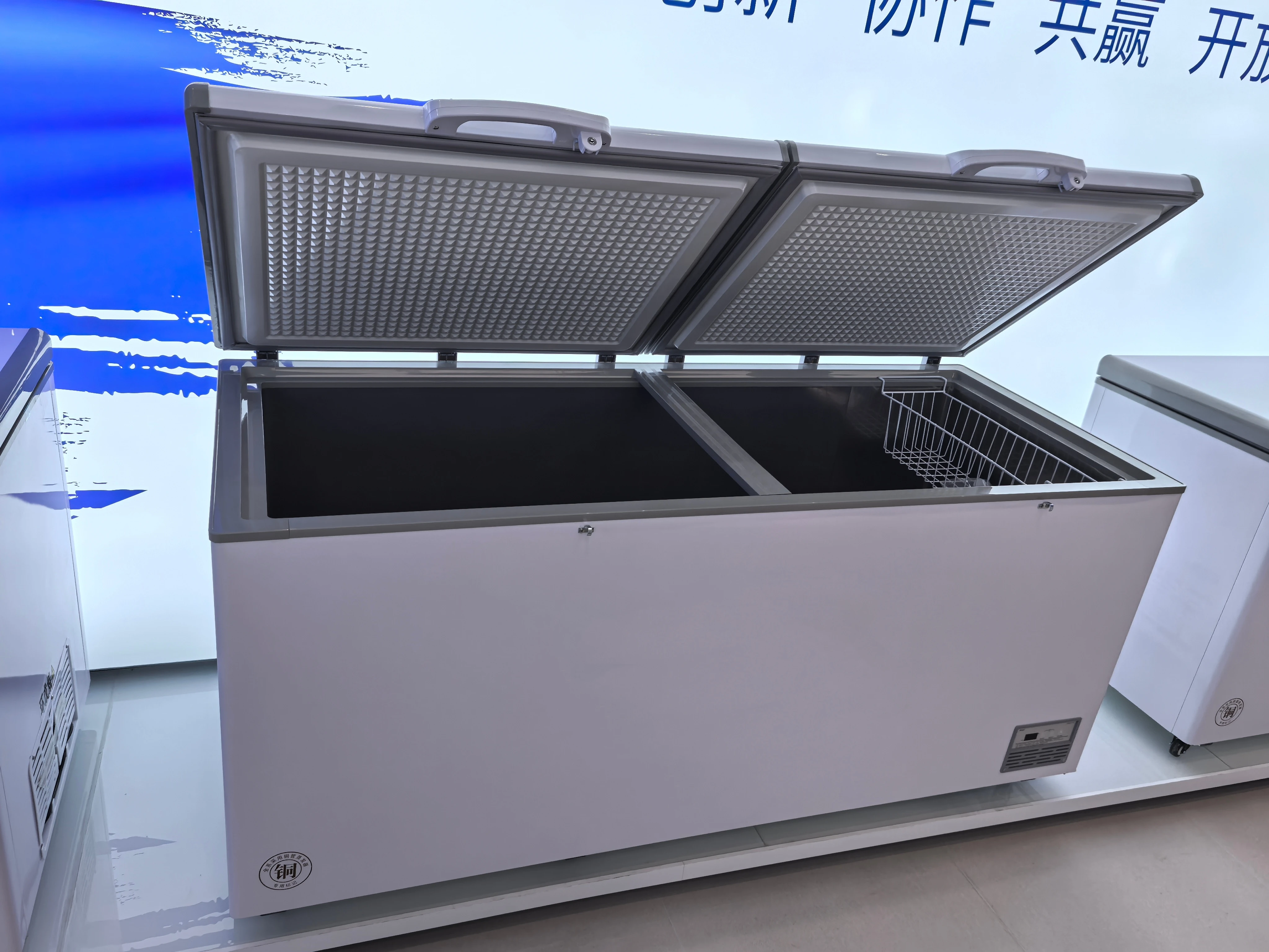 Xiangming Commercial Double-Temperature Freezer Deep Freezer Refrigerator Display Supermarket Kitchen  Application