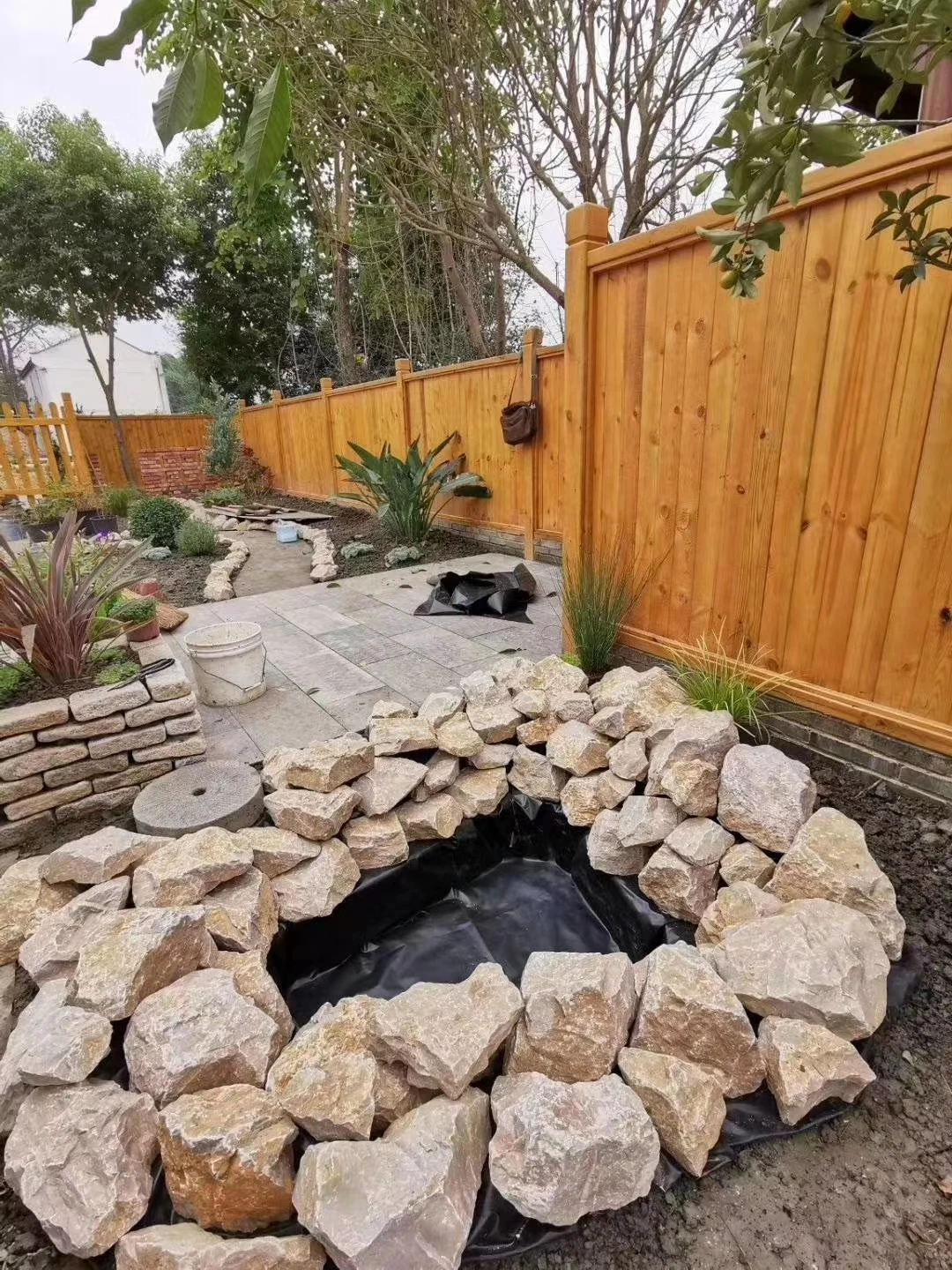 yellow with stripe No.15 large size  80-300mm natural stone rocks for waterfall landscape and decorate the garden