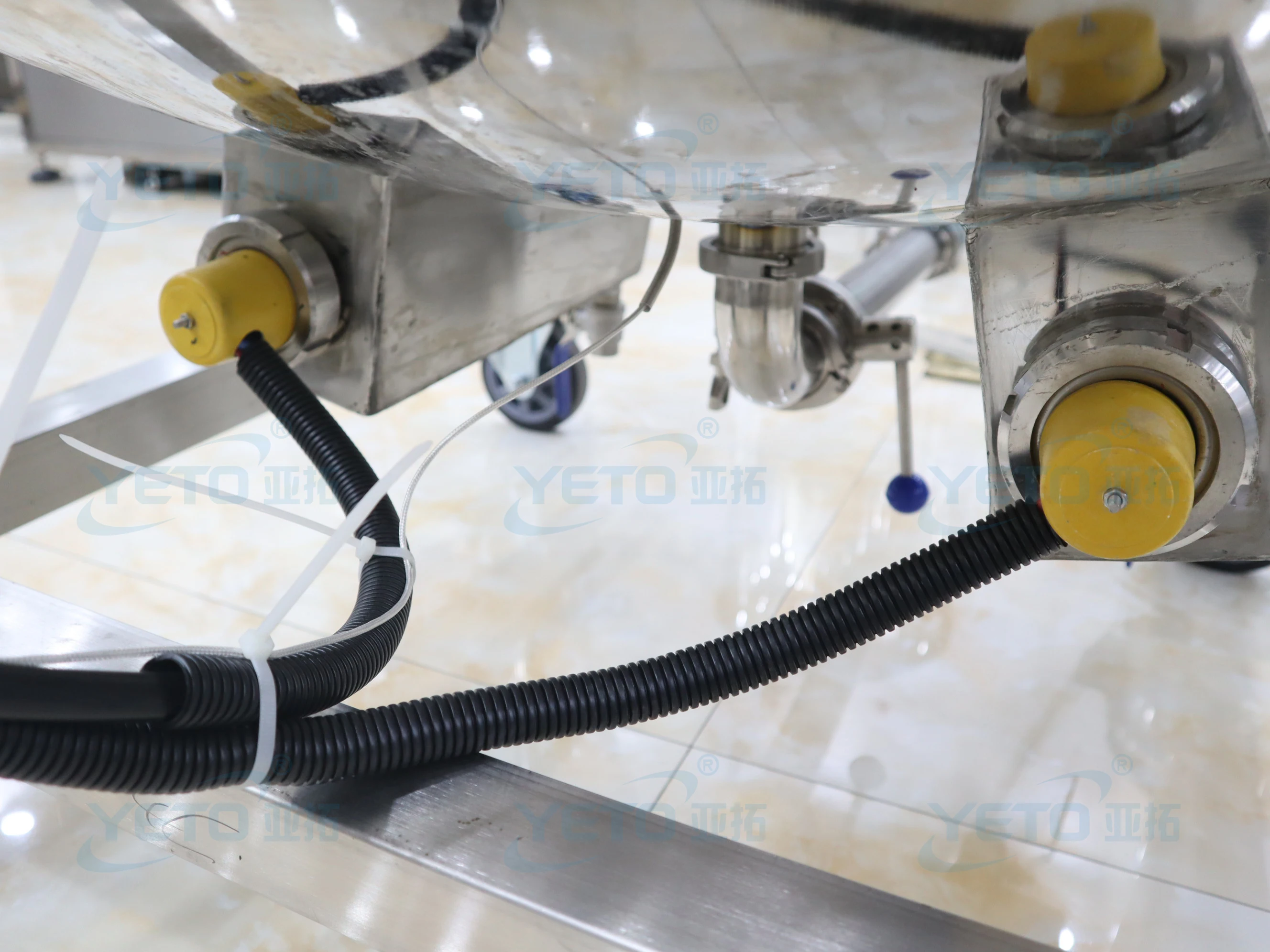 Cream Mixer Cosmetic Facial Cream Customized Various Stainless Steel Cosmetic Beverage Chemical Mixing Tank with Heater Agitator