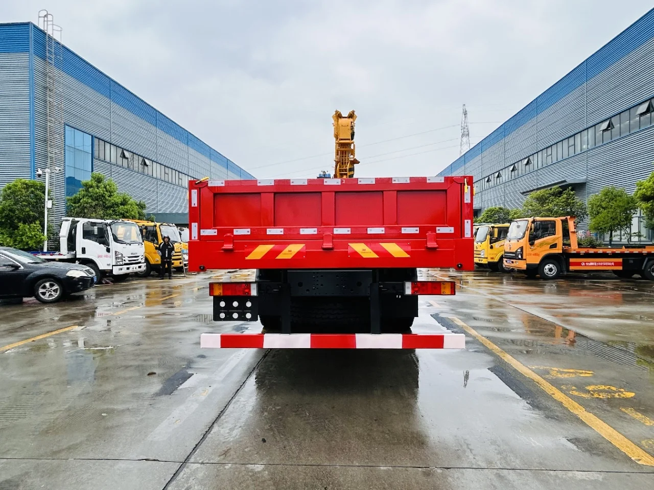 Телескопический кран Dongfeng для пересеченной местности 12 тонн самосвал