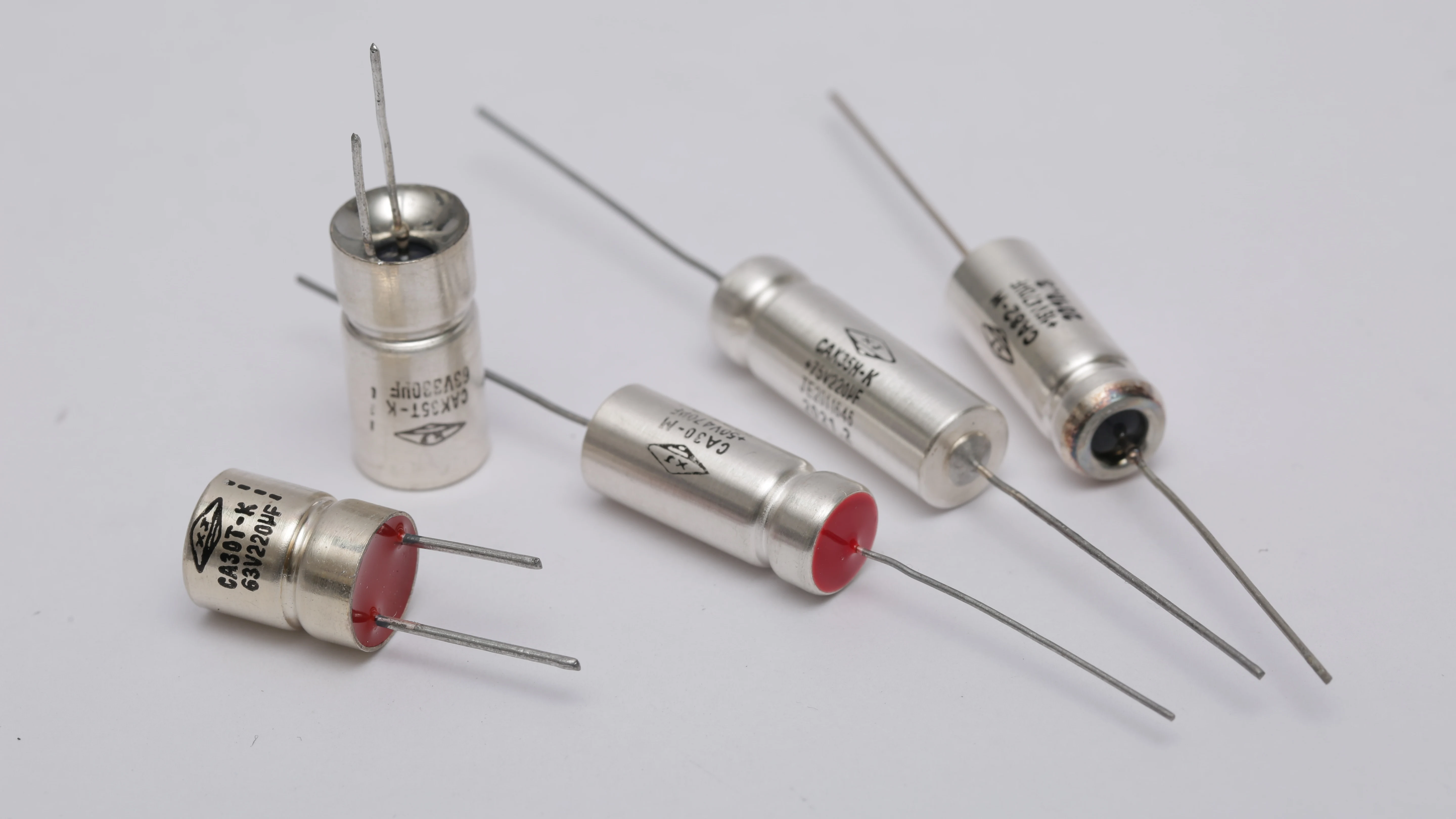  Герметичный герметичного осевого полярности CA30-6.3V680uF-K 10% строгий контроль качества танталовый конденсатор с алюминиевой крышкой