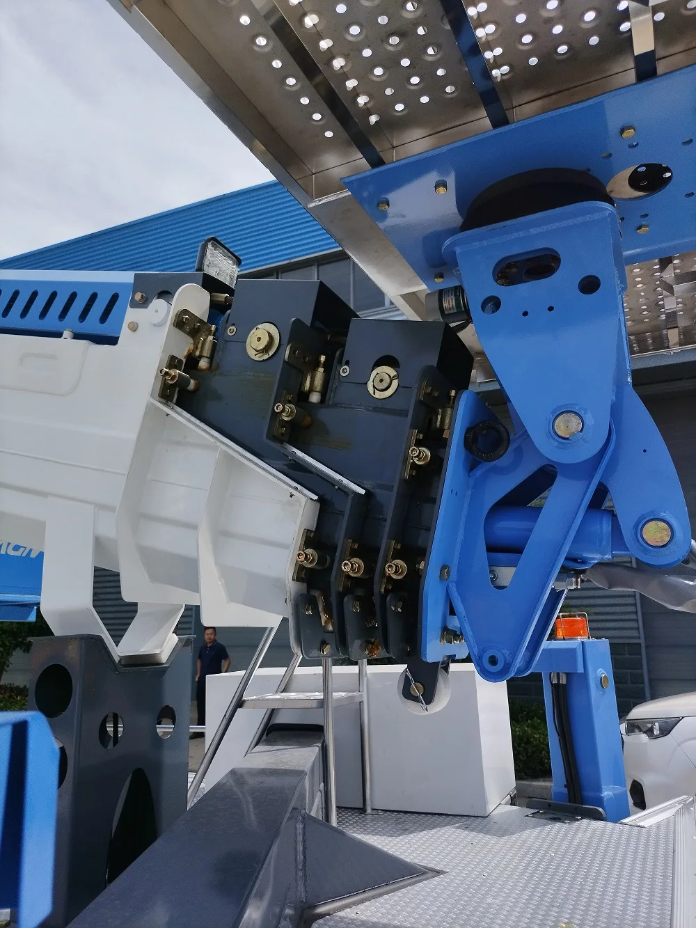 SHACMAN X9 23m Aerial Lifts High Altitude Outdoor Aerial Platform Customize Aerial Platform 14m China Supplier