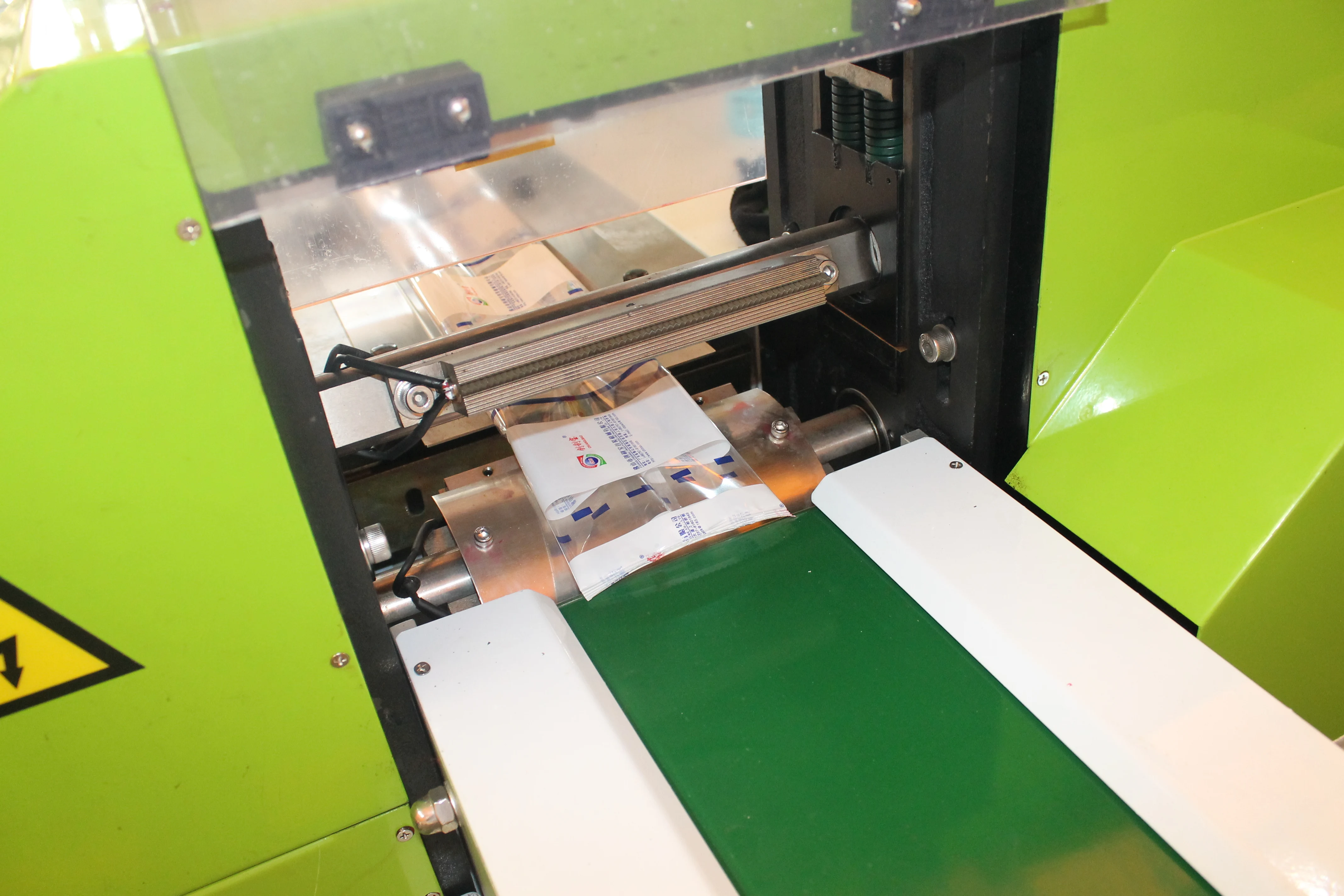 
China Manufacturing High Speed Long Tube Packing Machine 