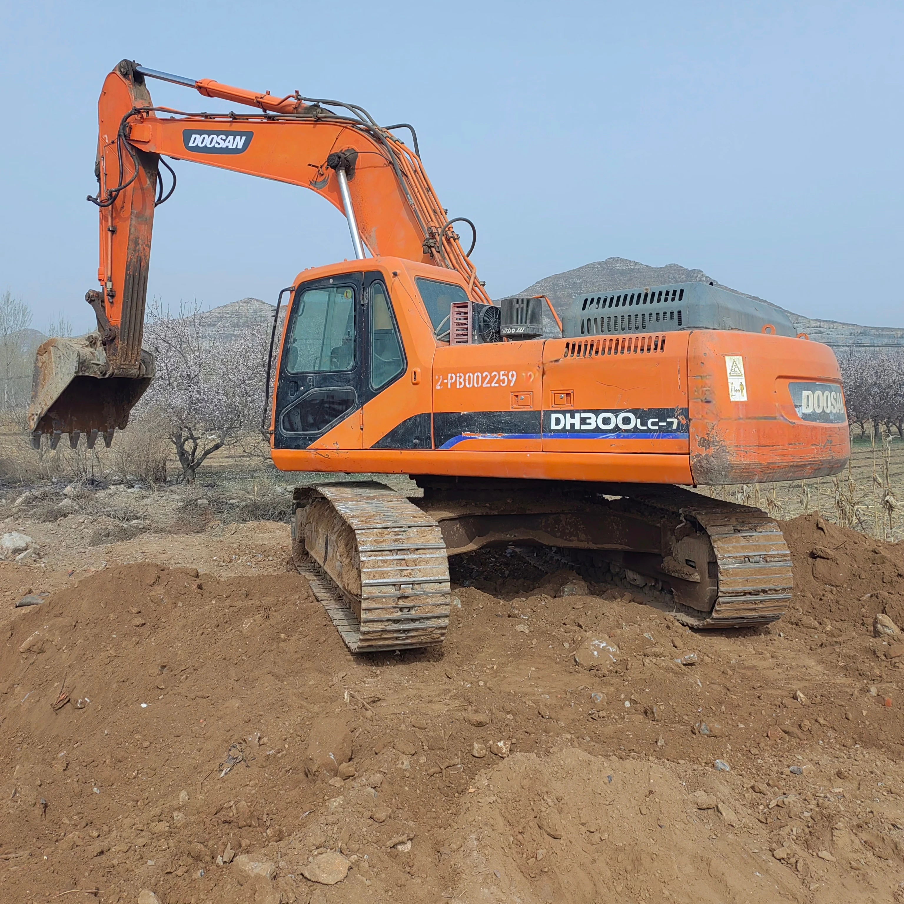 Высококачественный Подержанный DH300LC-7 экскаватор Doosan в наличии основные компоненты включают двигатель насоса двигателя