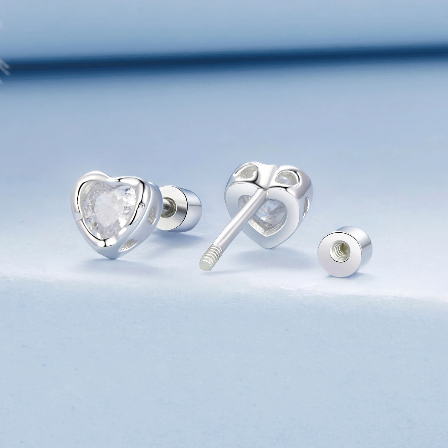 Pavé Setting CZ Plated White Gold 925 Silver Jewelry BSE1103 Heart-Shaped Silver 925 Stud Earrings