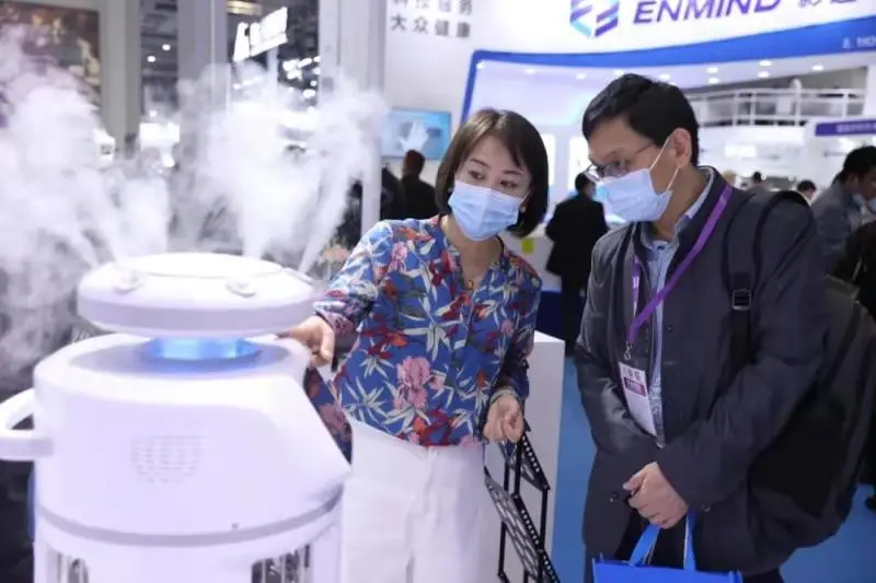  Multiple disinfection methods UV-C Robot positioning precise robot UVC