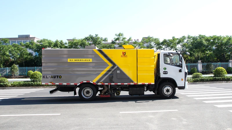 China can be customised Dongfeng Dolica vacuum truck with sweeping disc wet and dry cement and concrete sweeper trucks