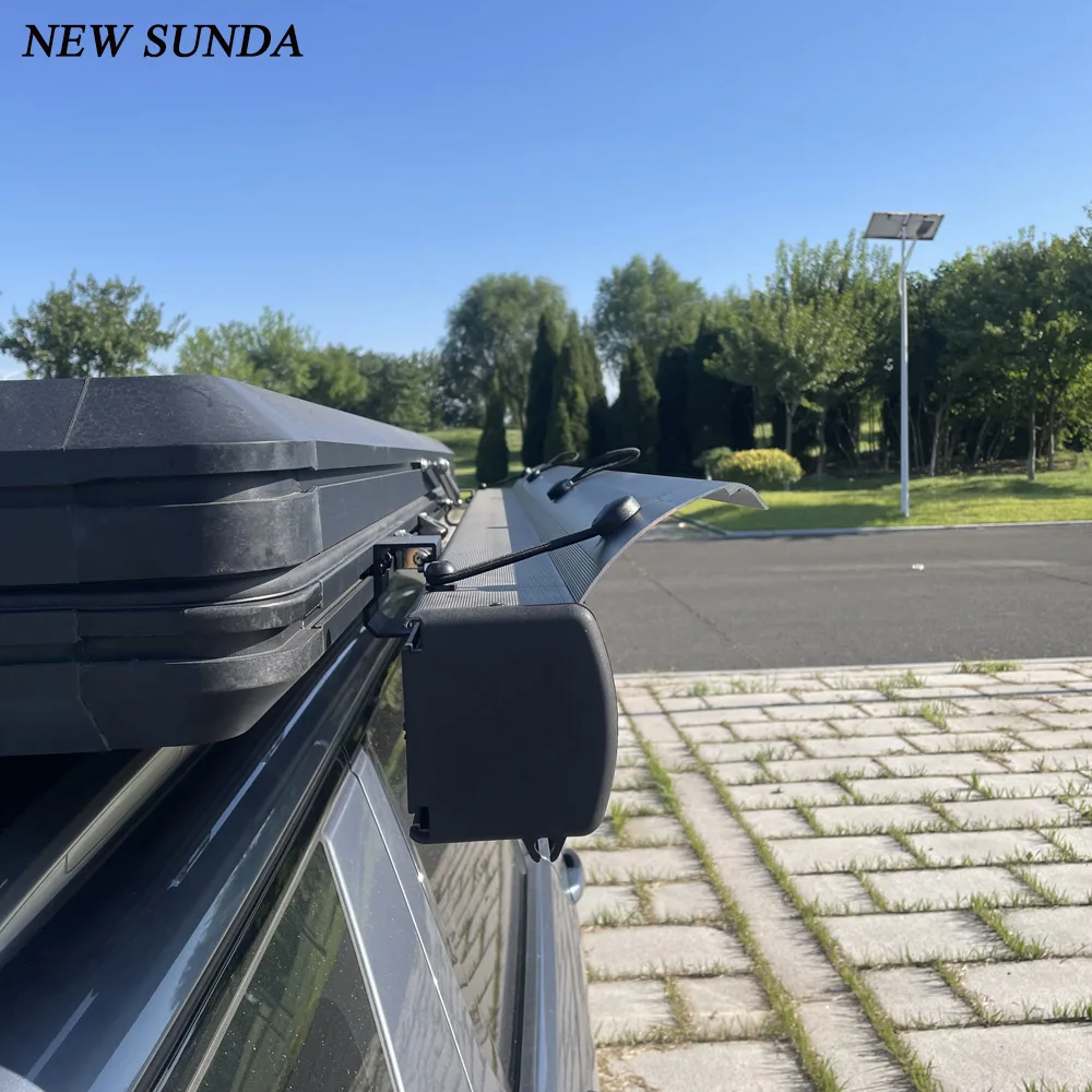 Outdoor retractable car roof side awning for sun shelter