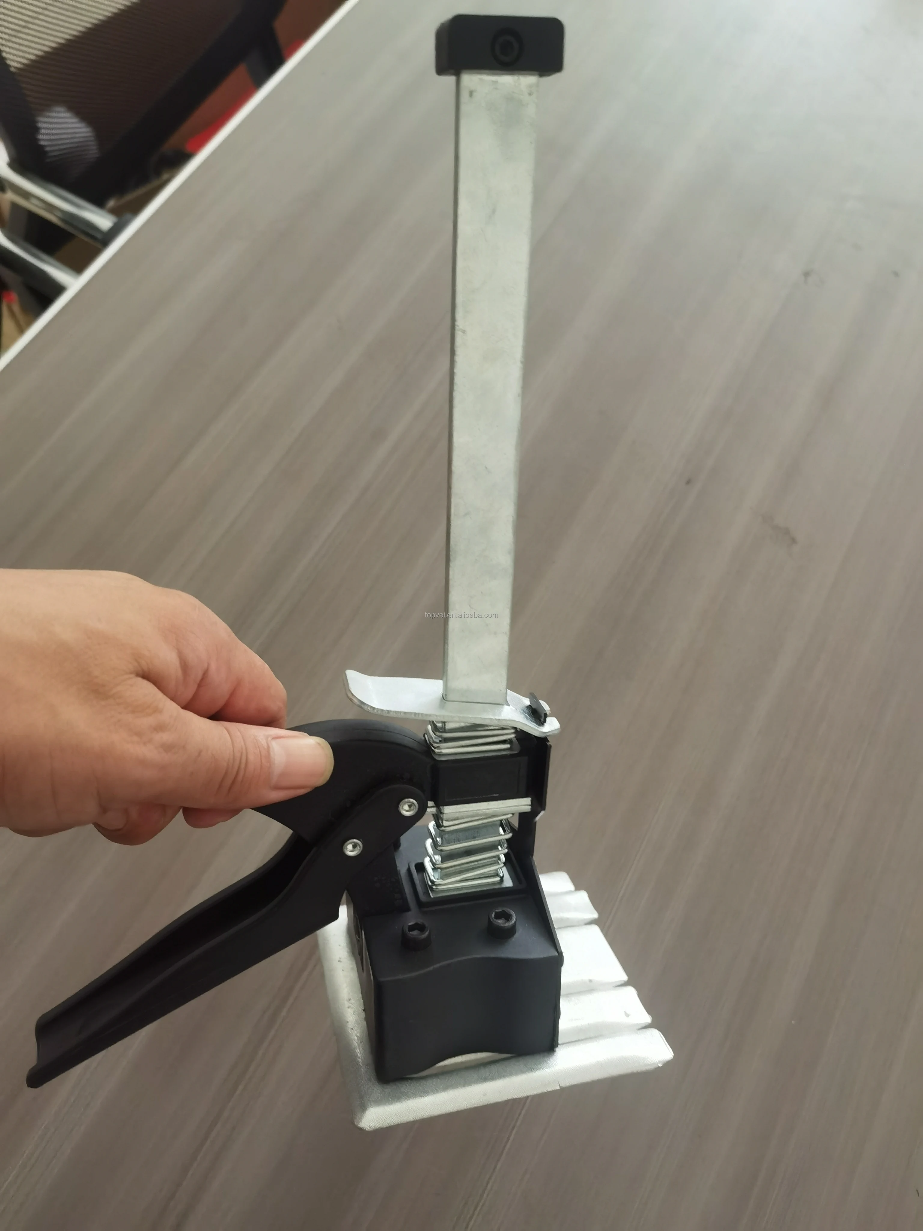 tile locator height regulator wall leveling system