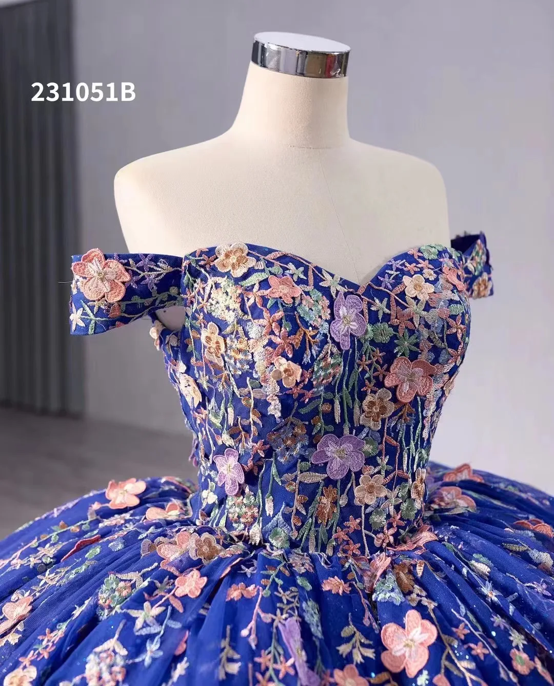 Feishiluo Wholesale Shiny Glitter Fluffy Wedding Big Gowns Dresses Luxurious Bead  Off-Shoulder Evening Prom Ballgown