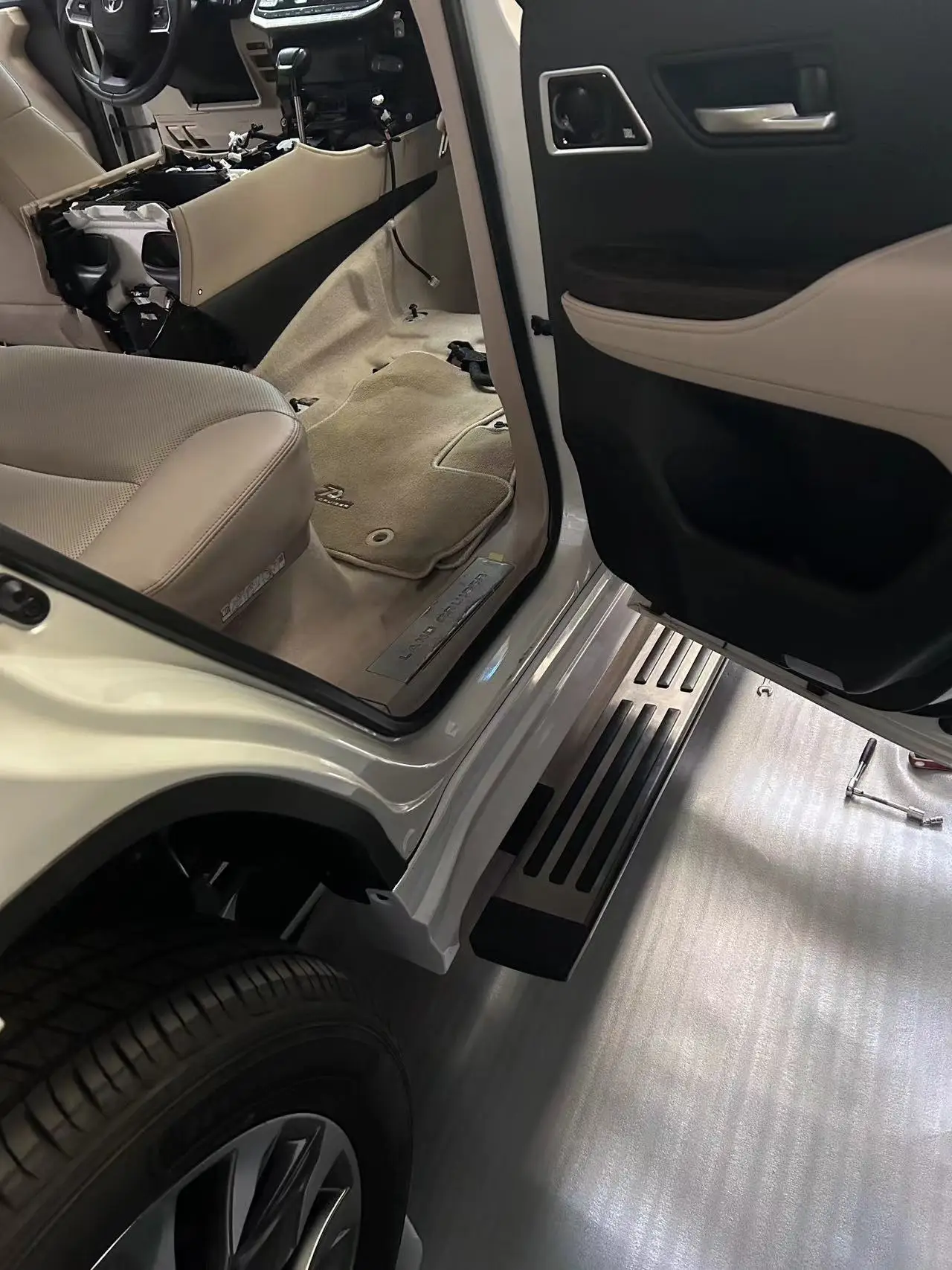 Power Running Boards Electric Side Steps for 2022+ Toyota Land Cruiser LC300 with side skirt