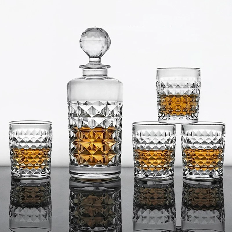 Whiskey Decanter Set with 4 Whisky Glasses in Premium Gift Box Large Capacity Lead Free Crystal Clear Glass Fashioned 800ml